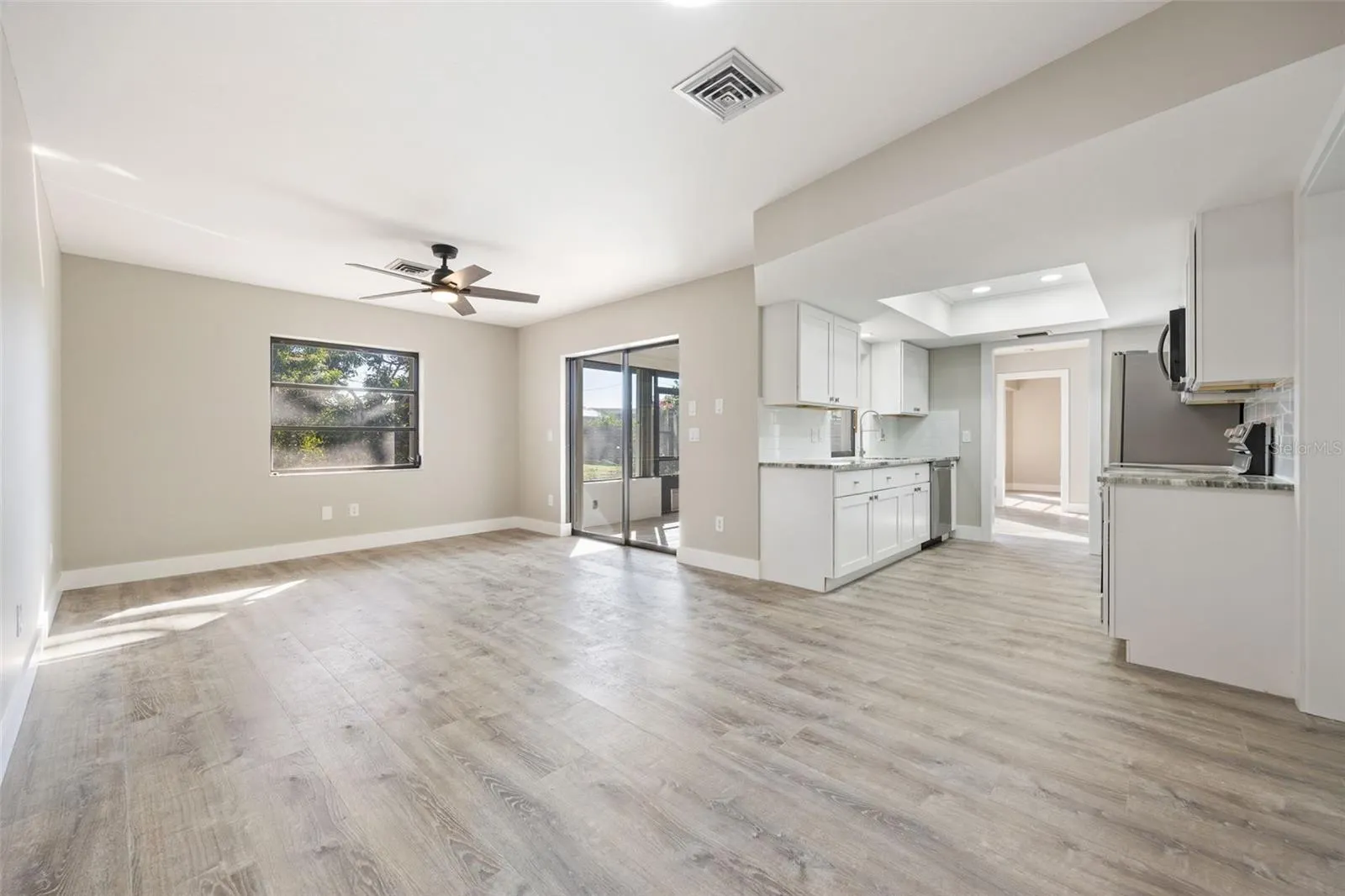 1951 GREENLAWN DR