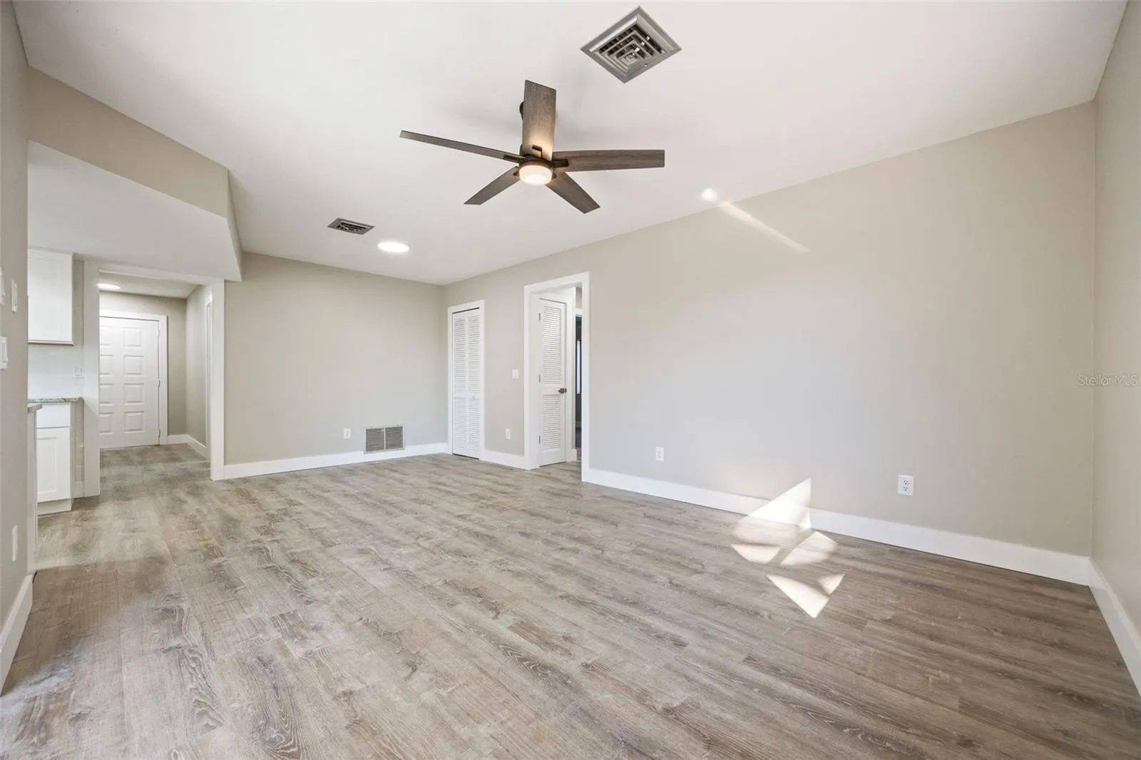 1951 GREENLAWN DR