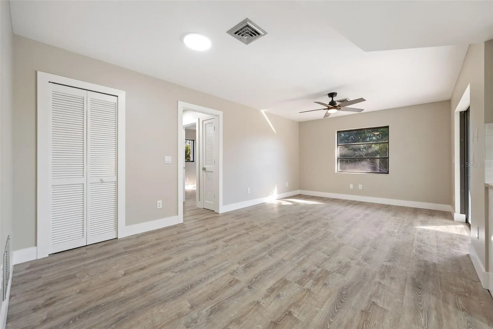 1951 GREENLAWN DR
