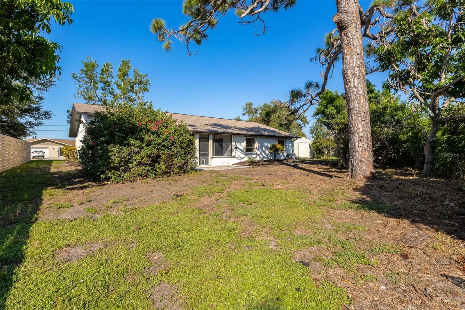 1951 GREENLAWN DR