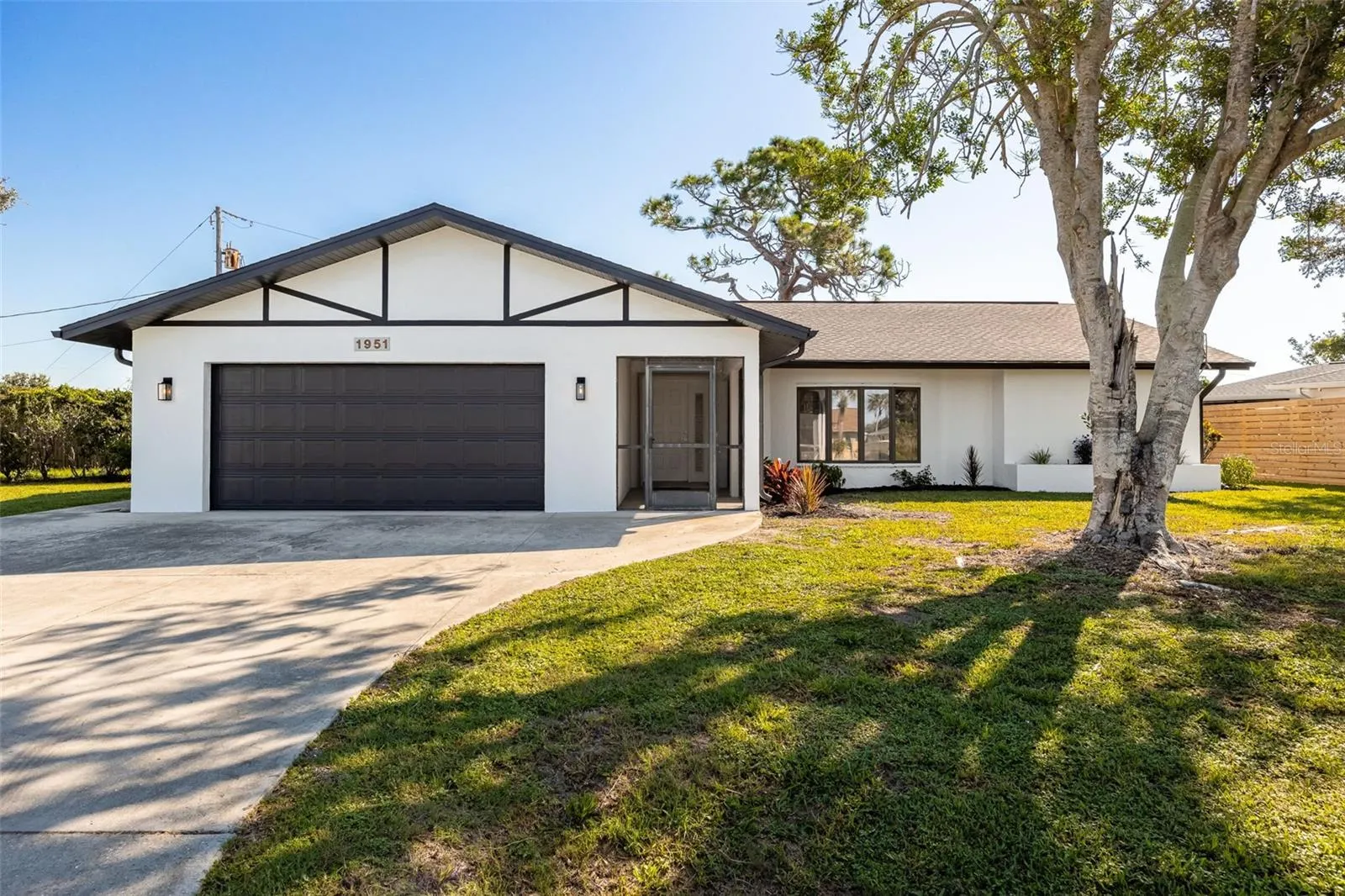 1951 GREENLAWN DR