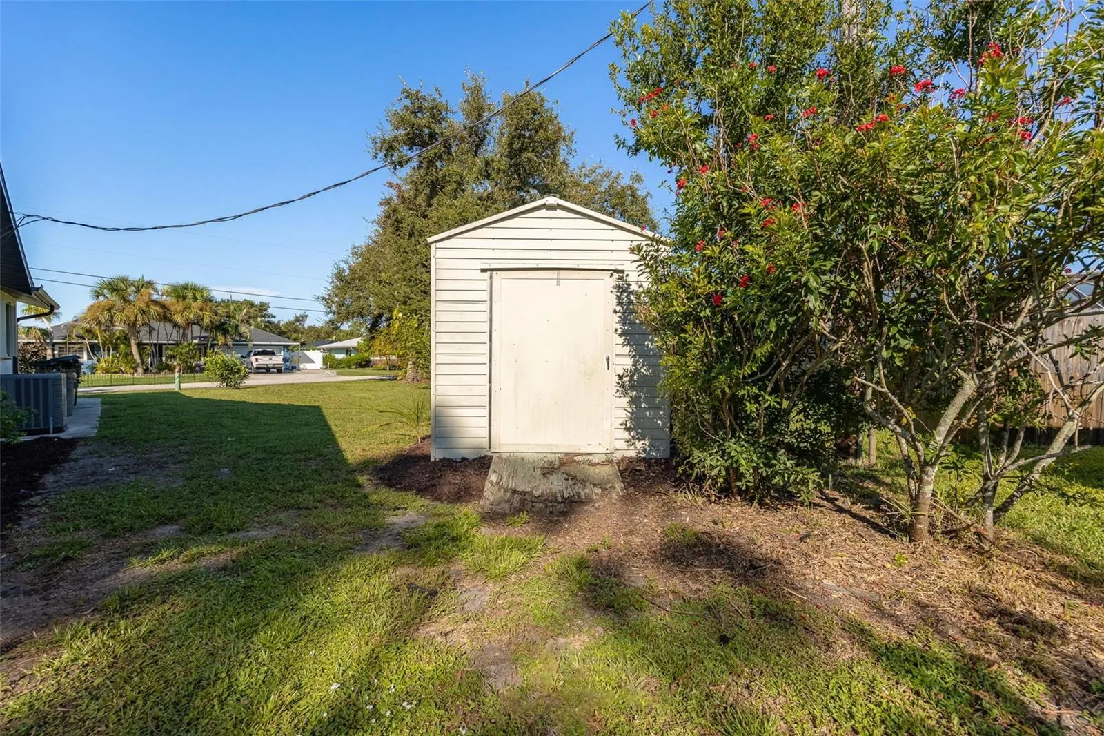1951 GREENLAWN DR