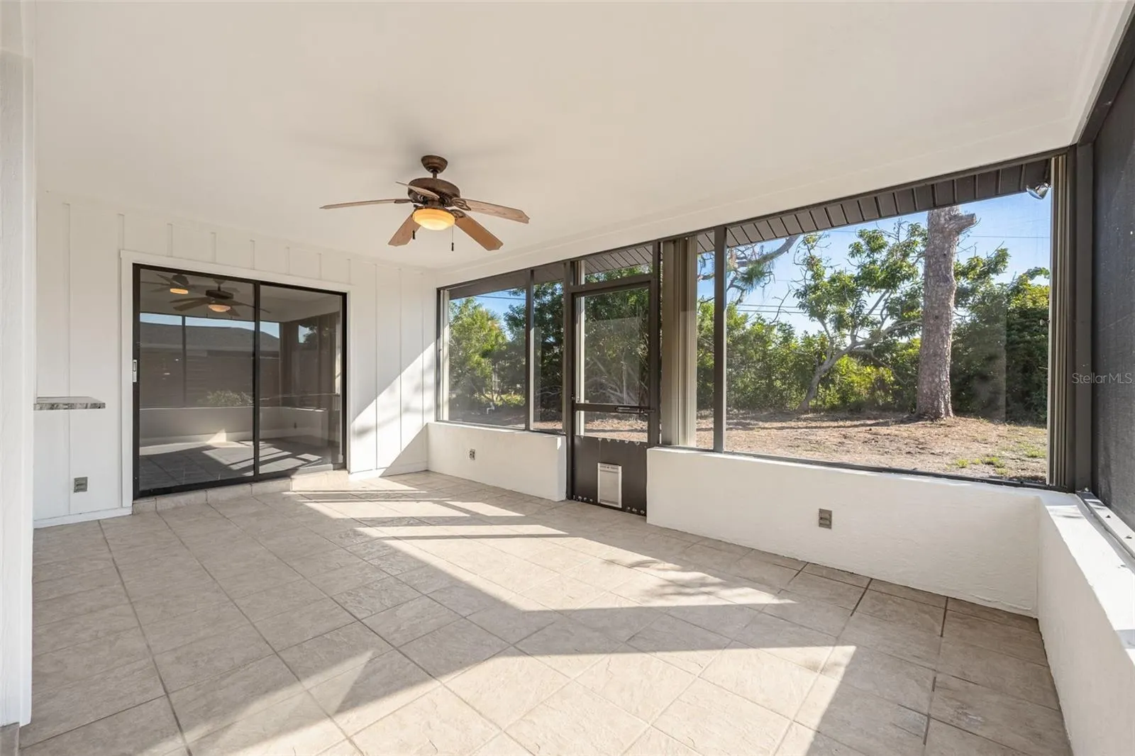 1951 GREENLAWN DR