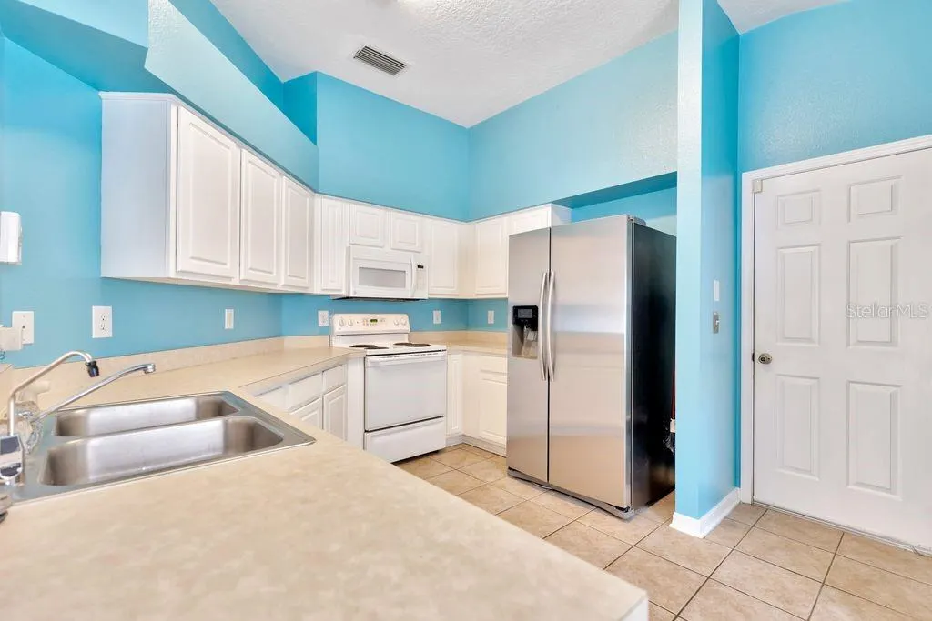 504 LINDSAY ANNE CT
