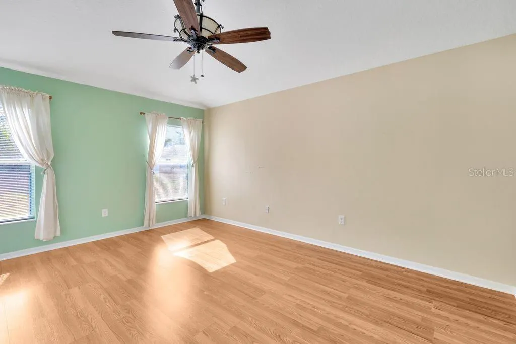 504 LINDSAY ANNE CT