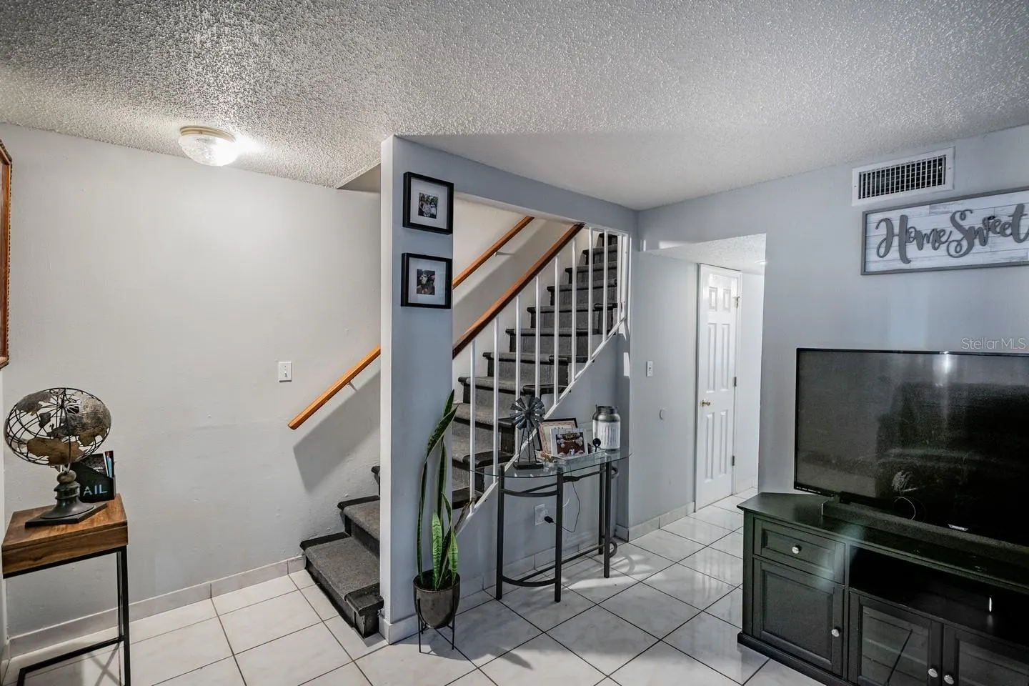 210 AMHERST AVE #100, #100