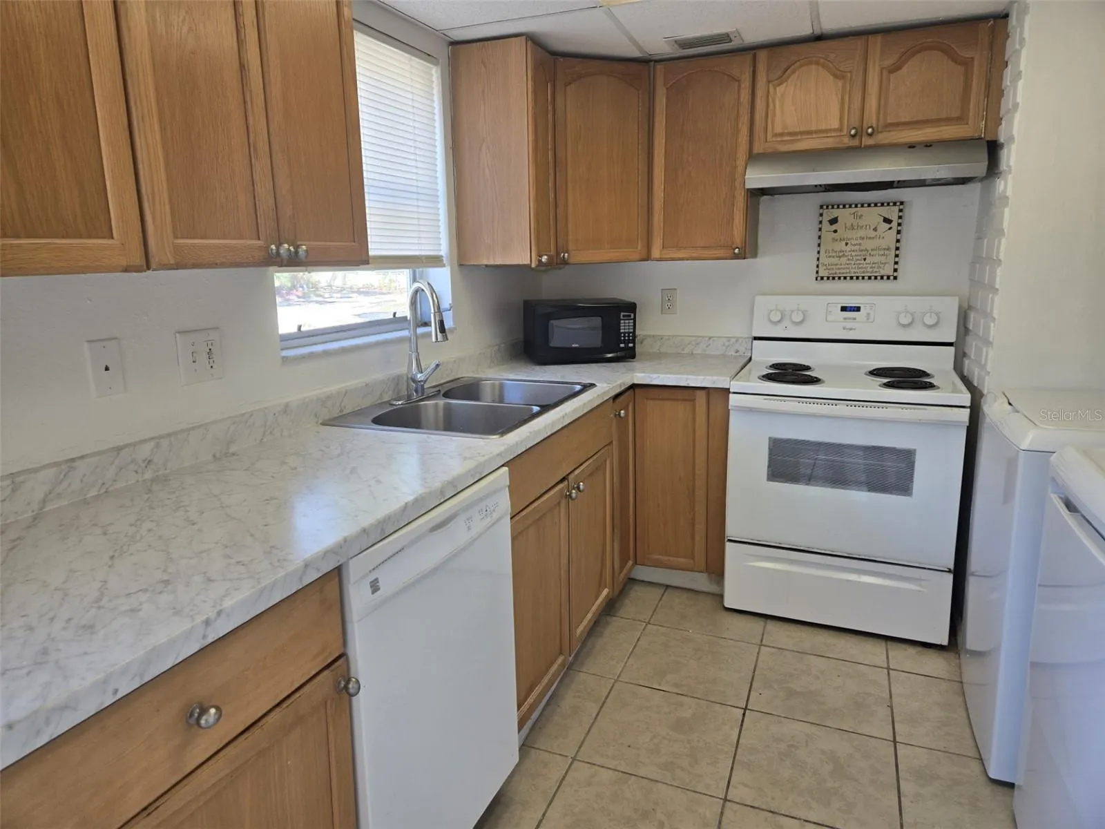 210 AMHERST AVE #100, #100
