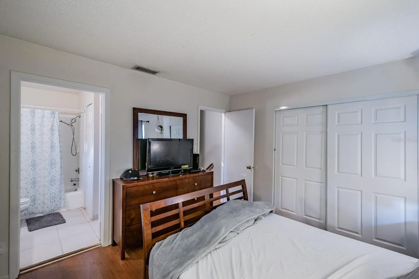 210 AMHERST AVE #100, #100