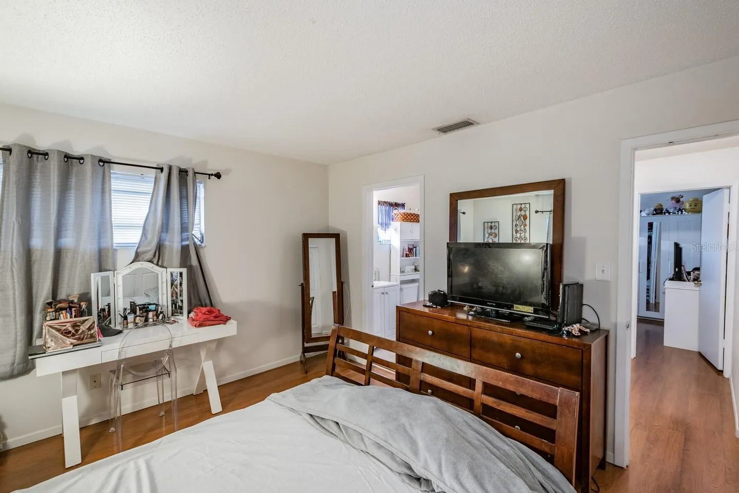 210 AMHERST AVE #100, #100