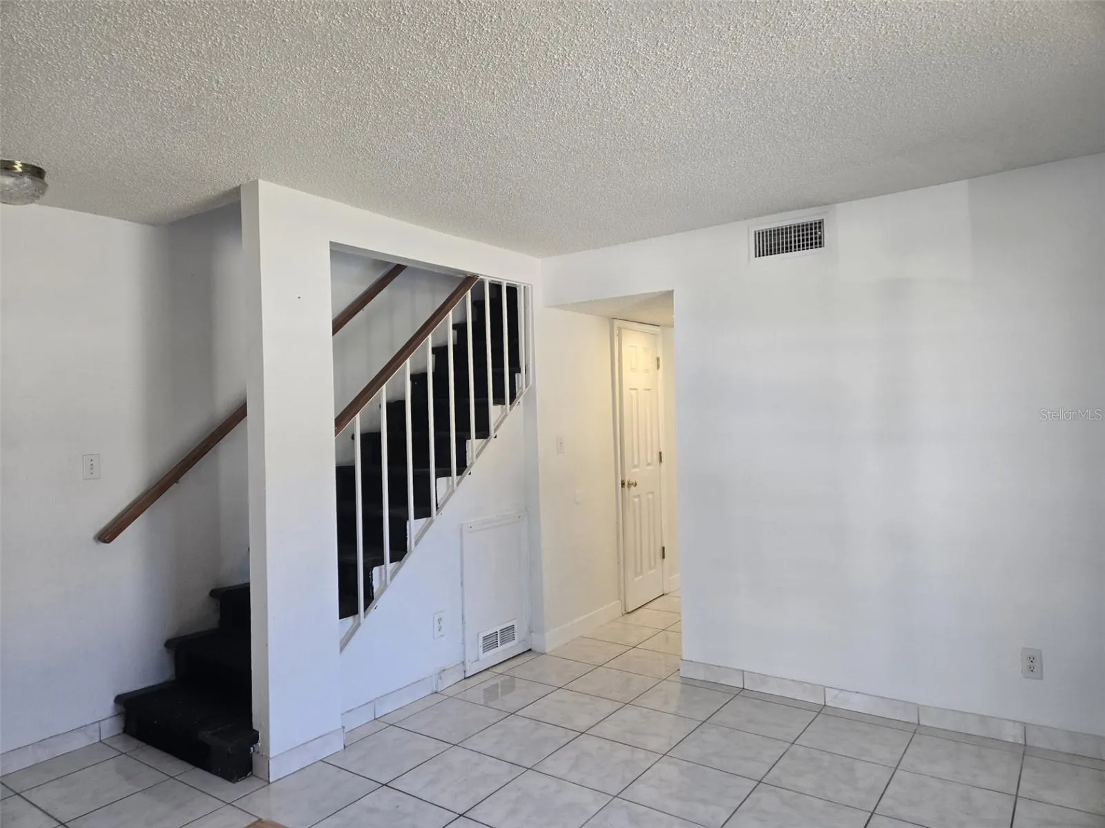210 AMHERST AVE #100, #100