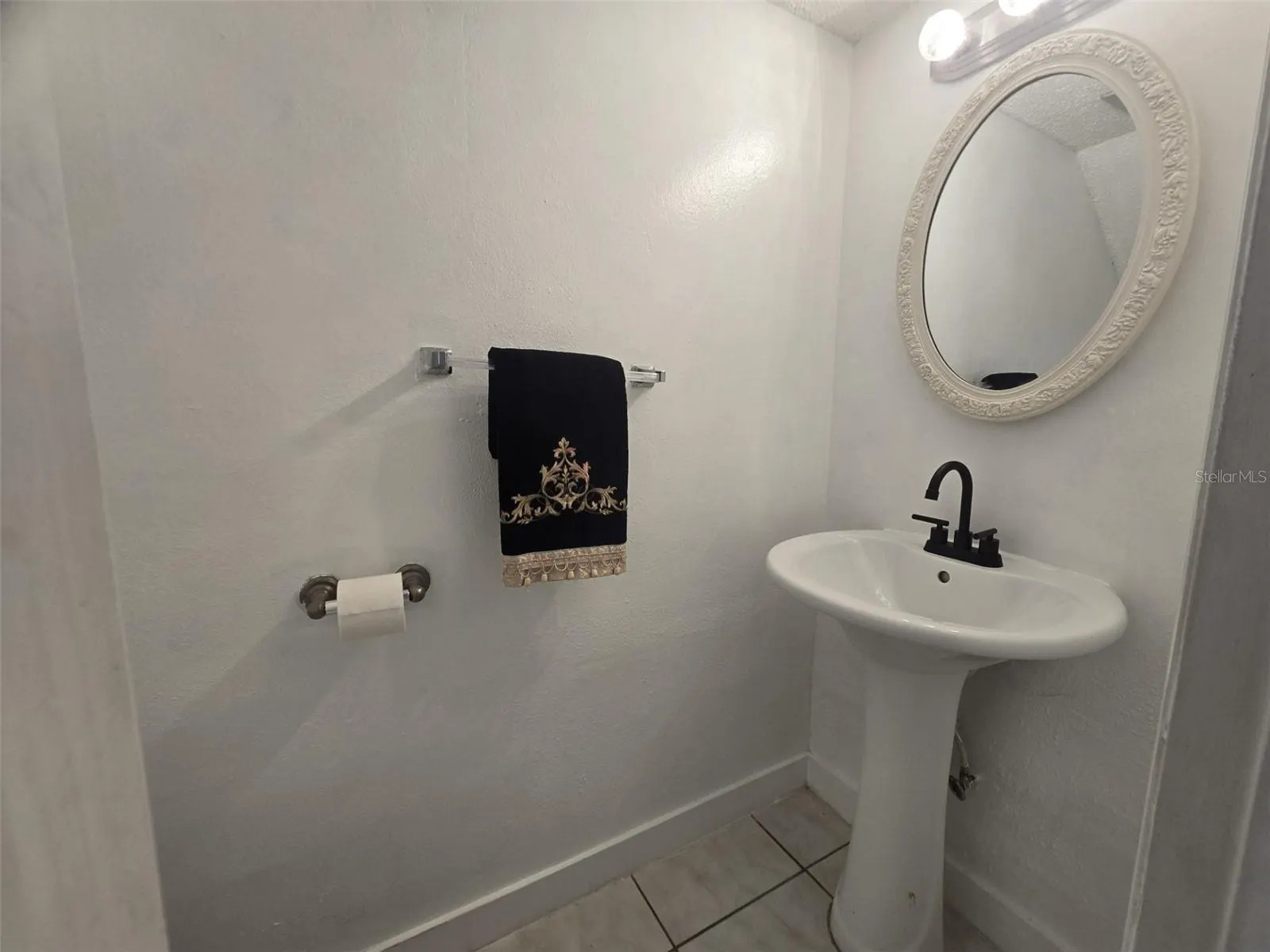 210 AMHERST AVE #100, #100