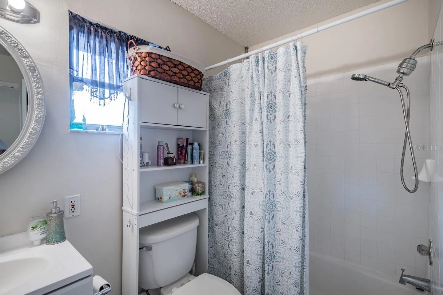 210 AMHERST AVE #100, #100