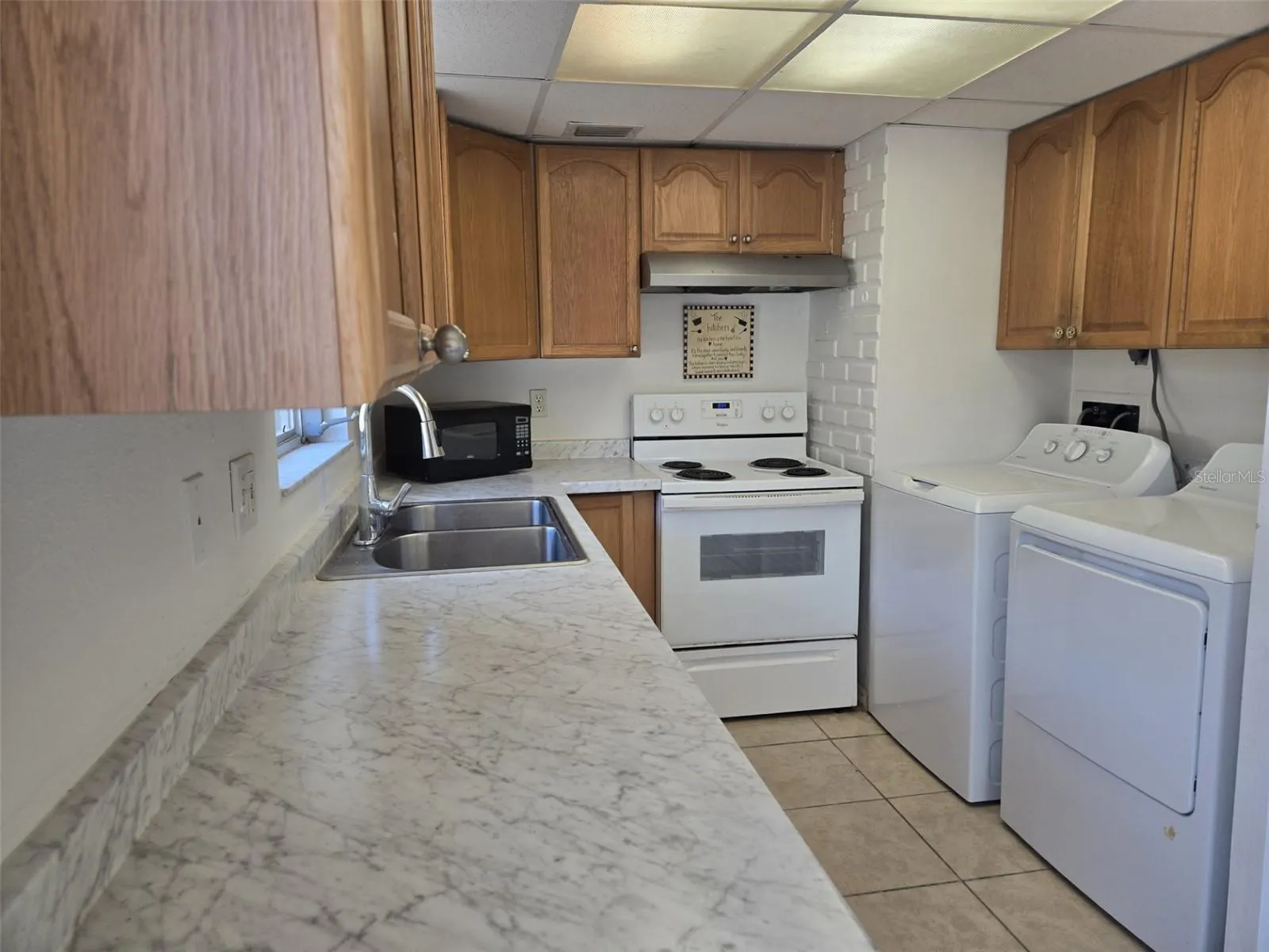 210 AMHERST AVE #100, #100