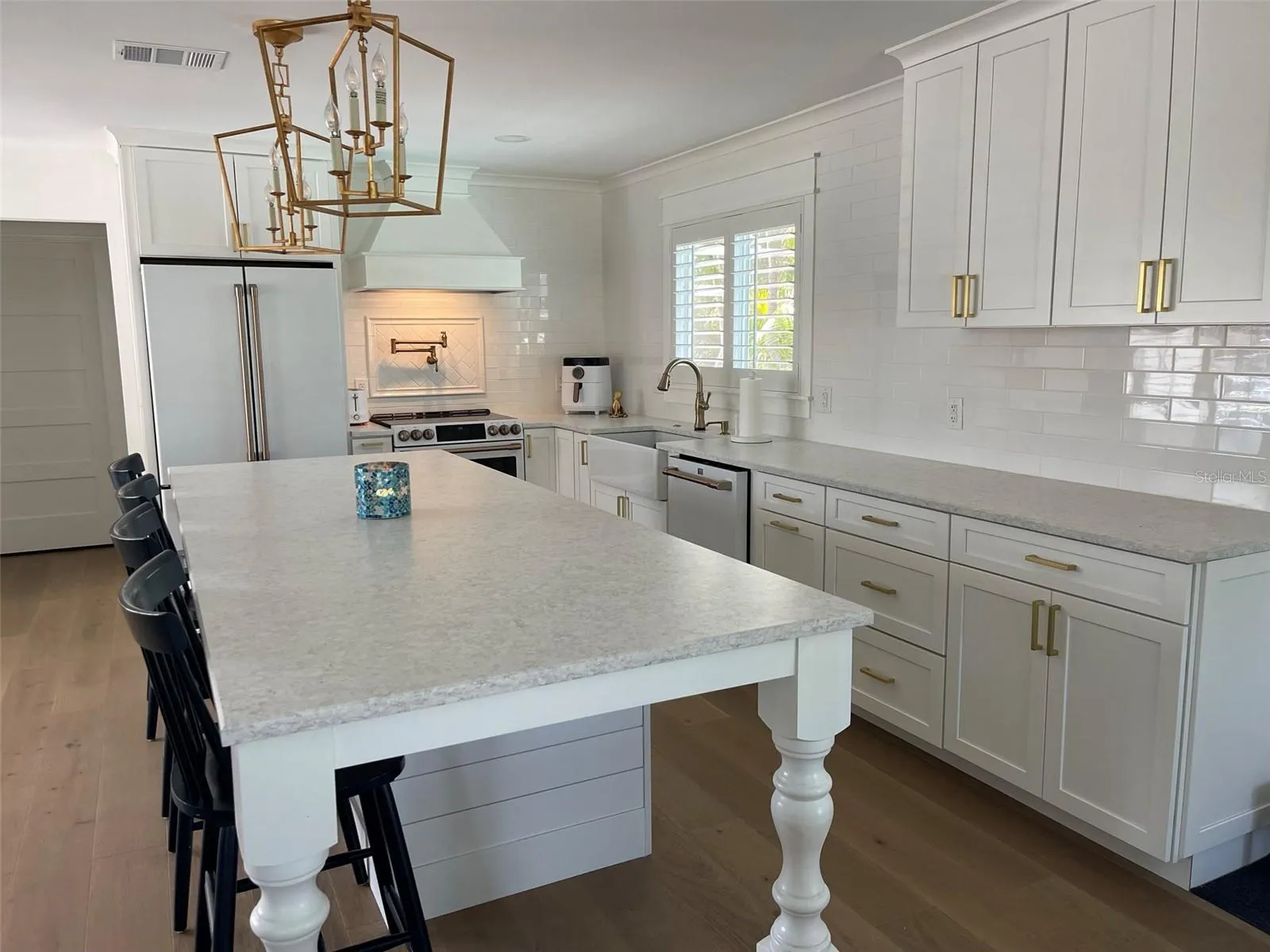 1833 PANDORA DR