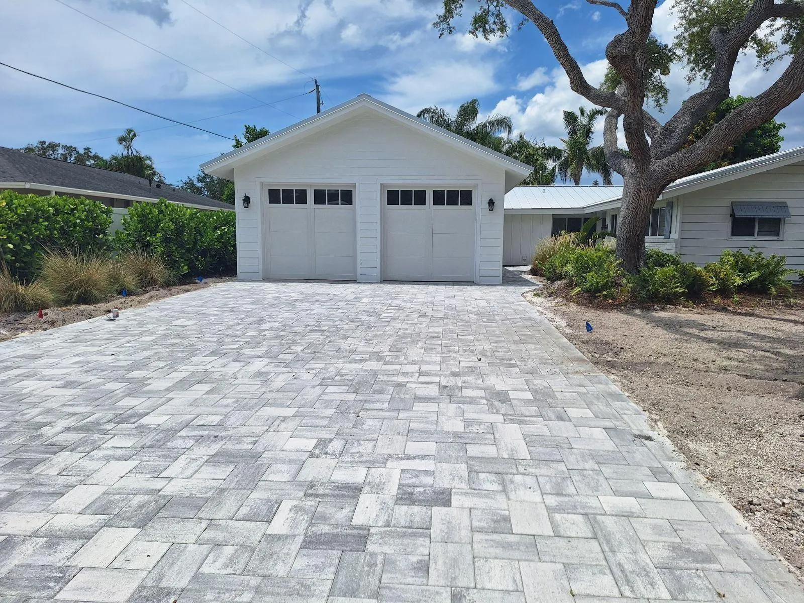 1833 PANDORA DR