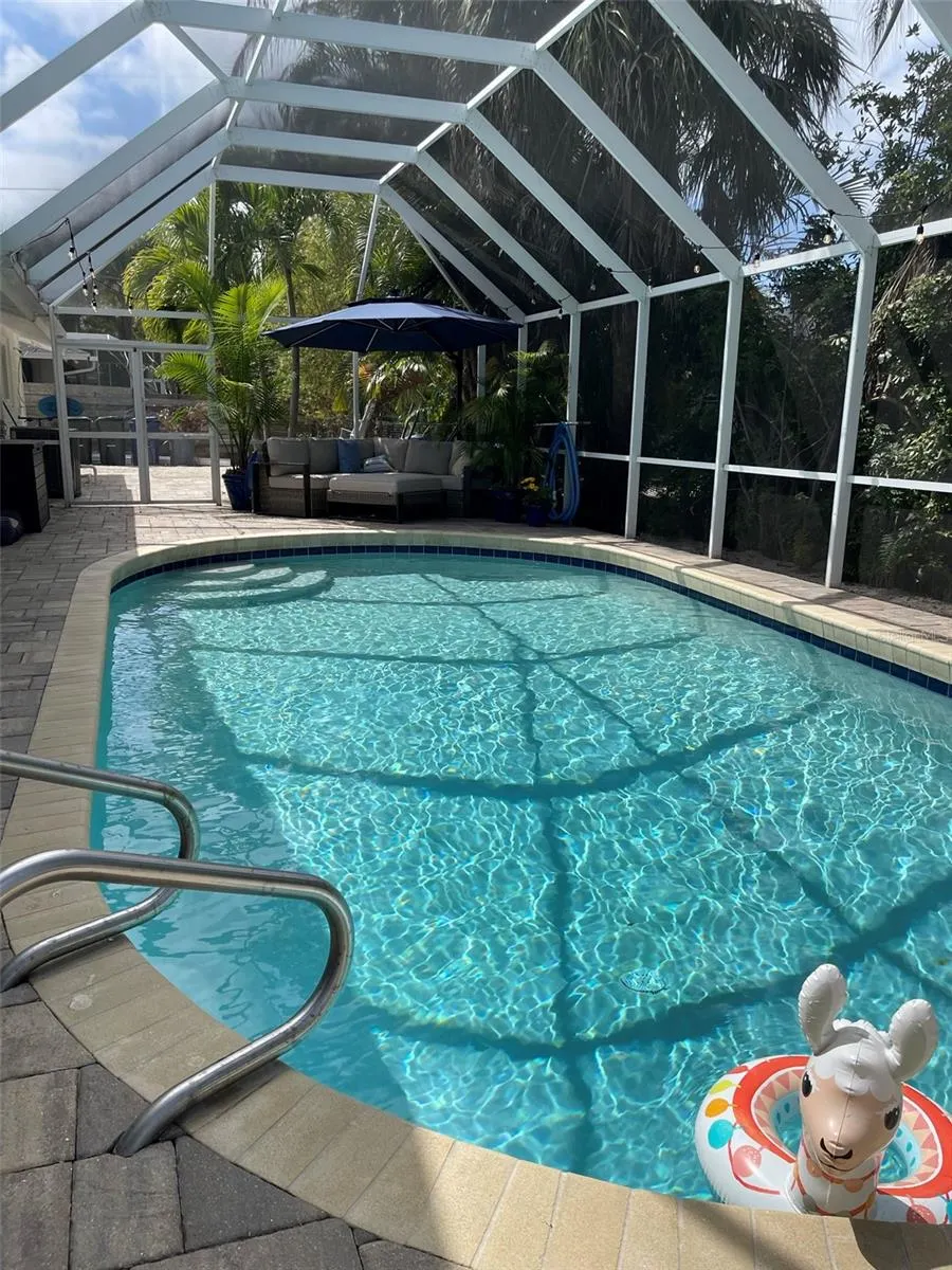 1833 PANDORA DR