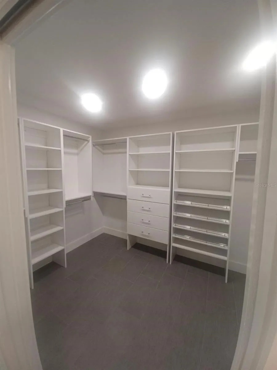 1833 PANDORA DR