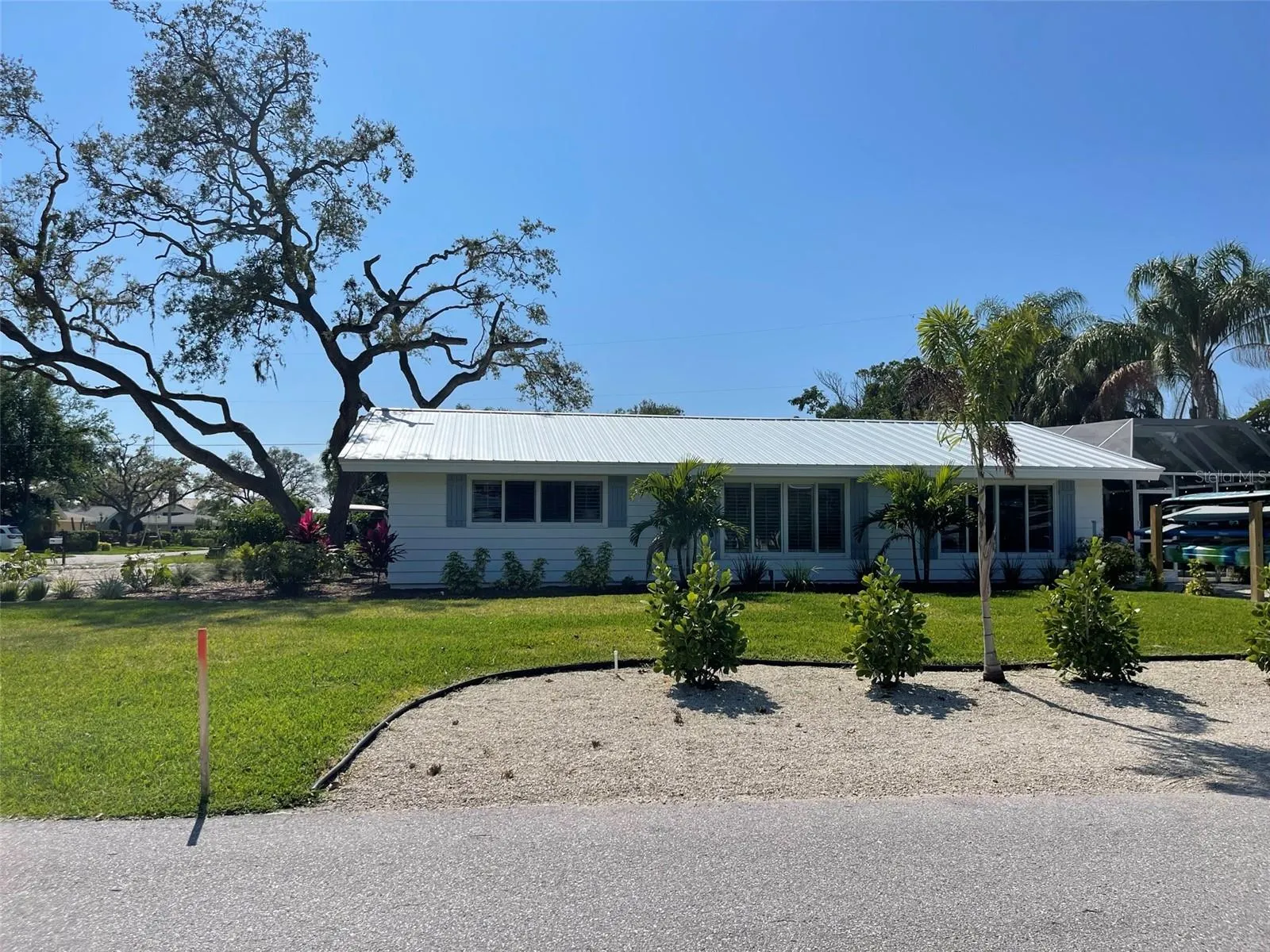 1833 PANDORA DR