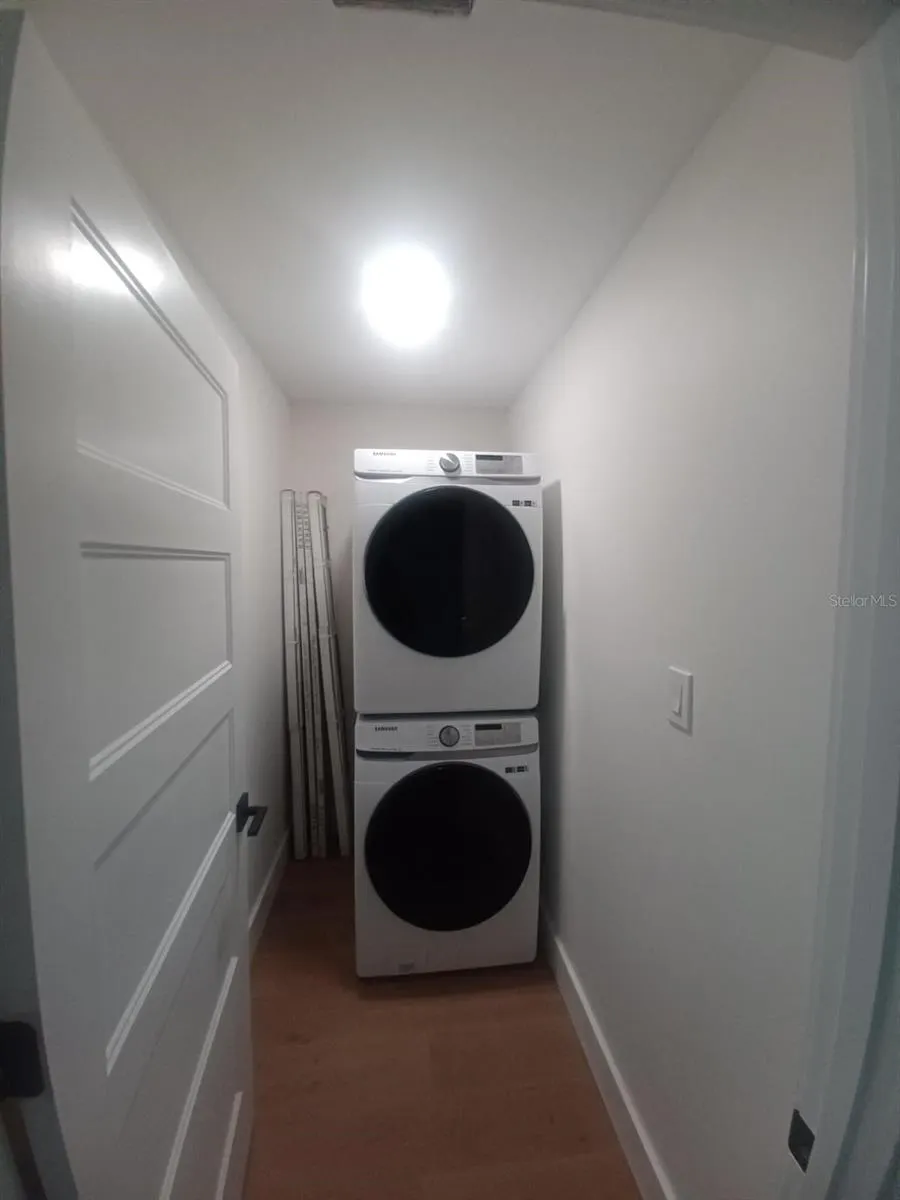 1833 PANDORA DR