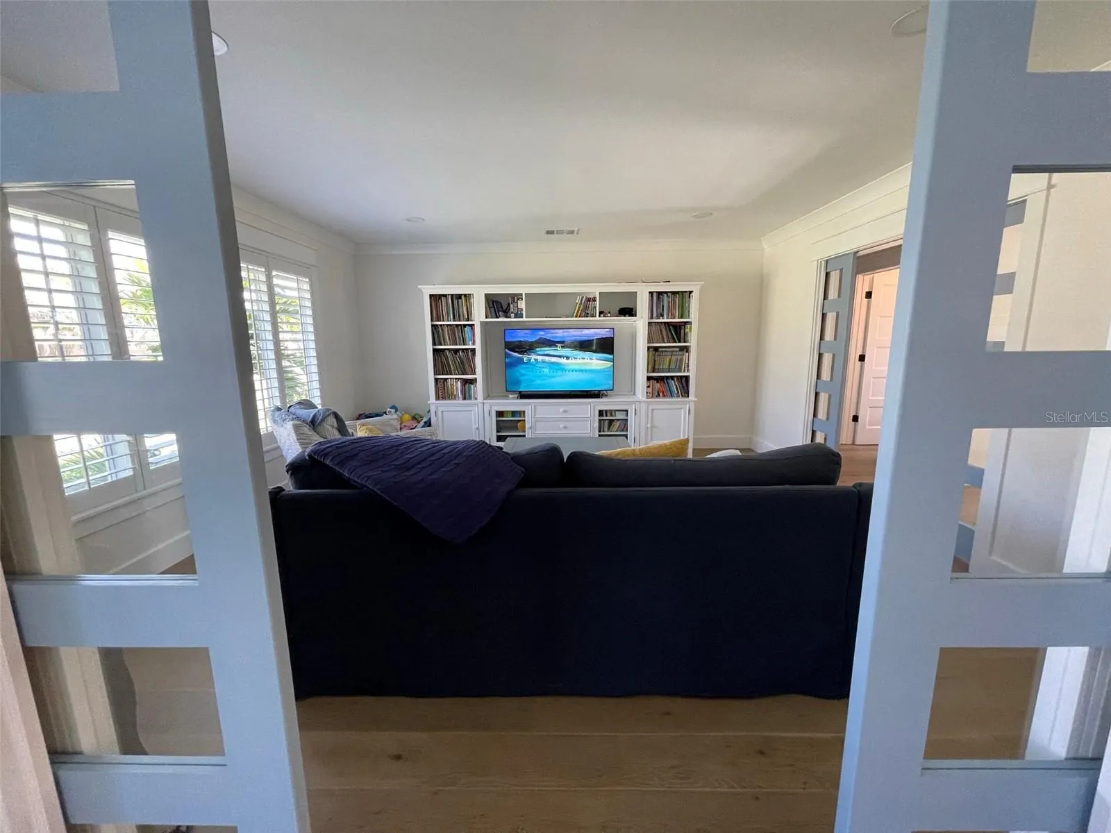 1833 PANDORA DR