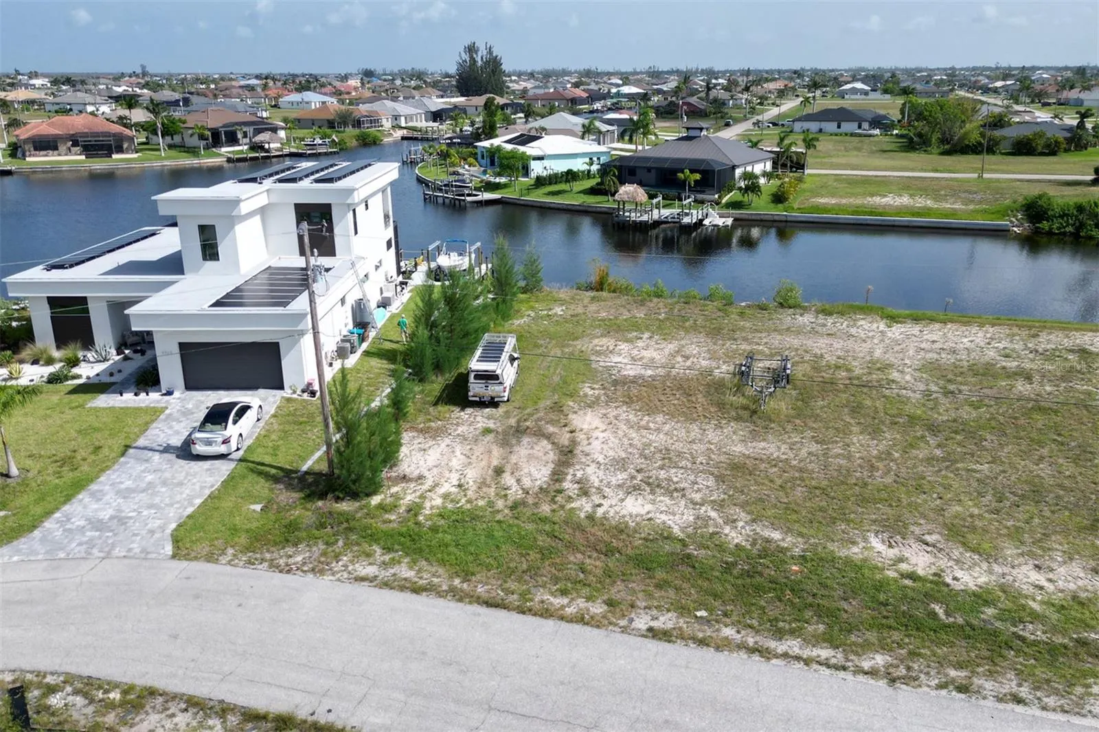 3711 NW 9TH TER