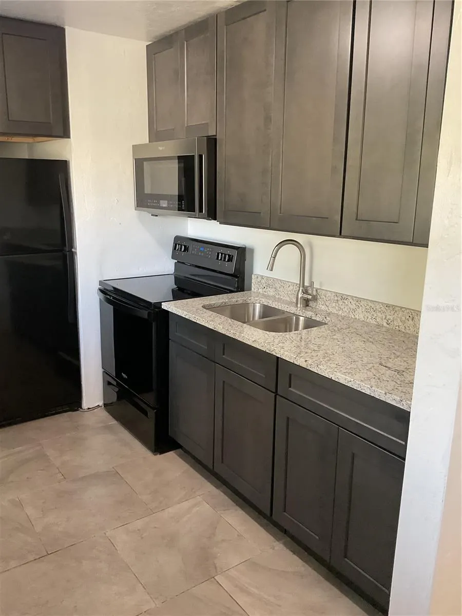 8101 COUNTRY RD #101, #101