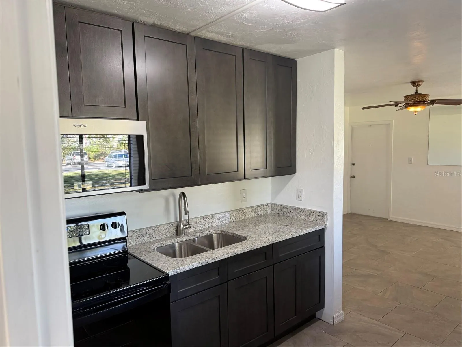8101 COUNTRY RD #101, #101