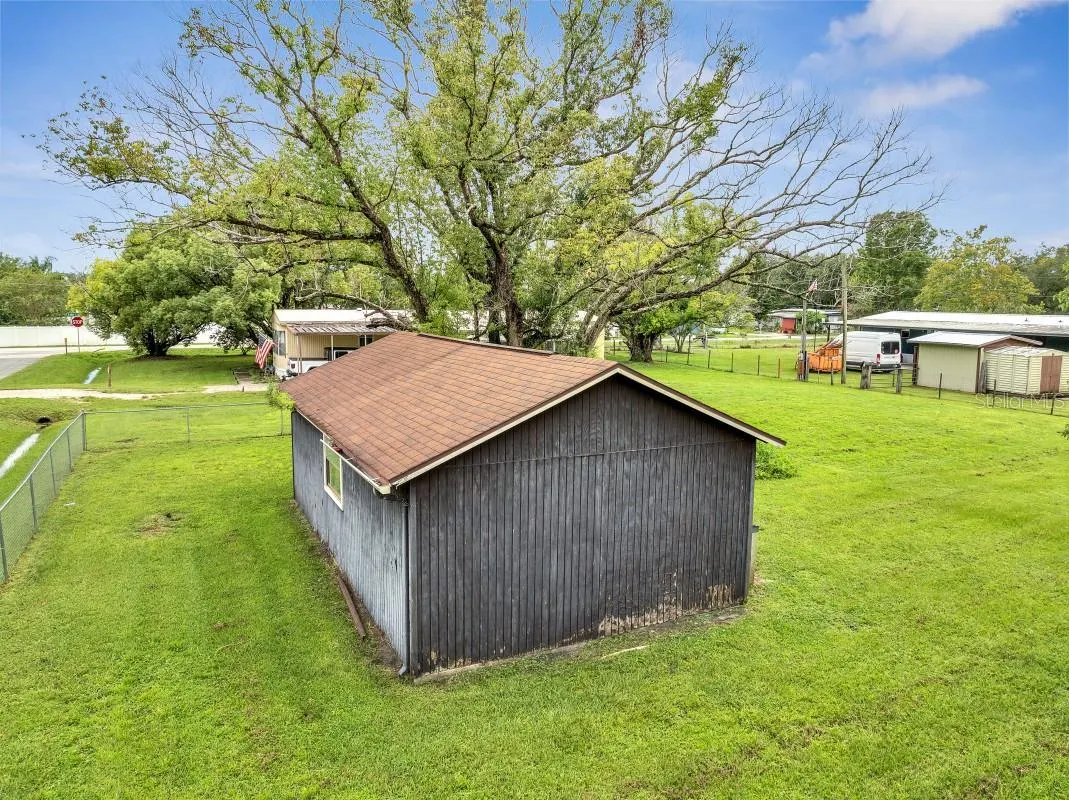 5601 LAKE LIZZIE DR
