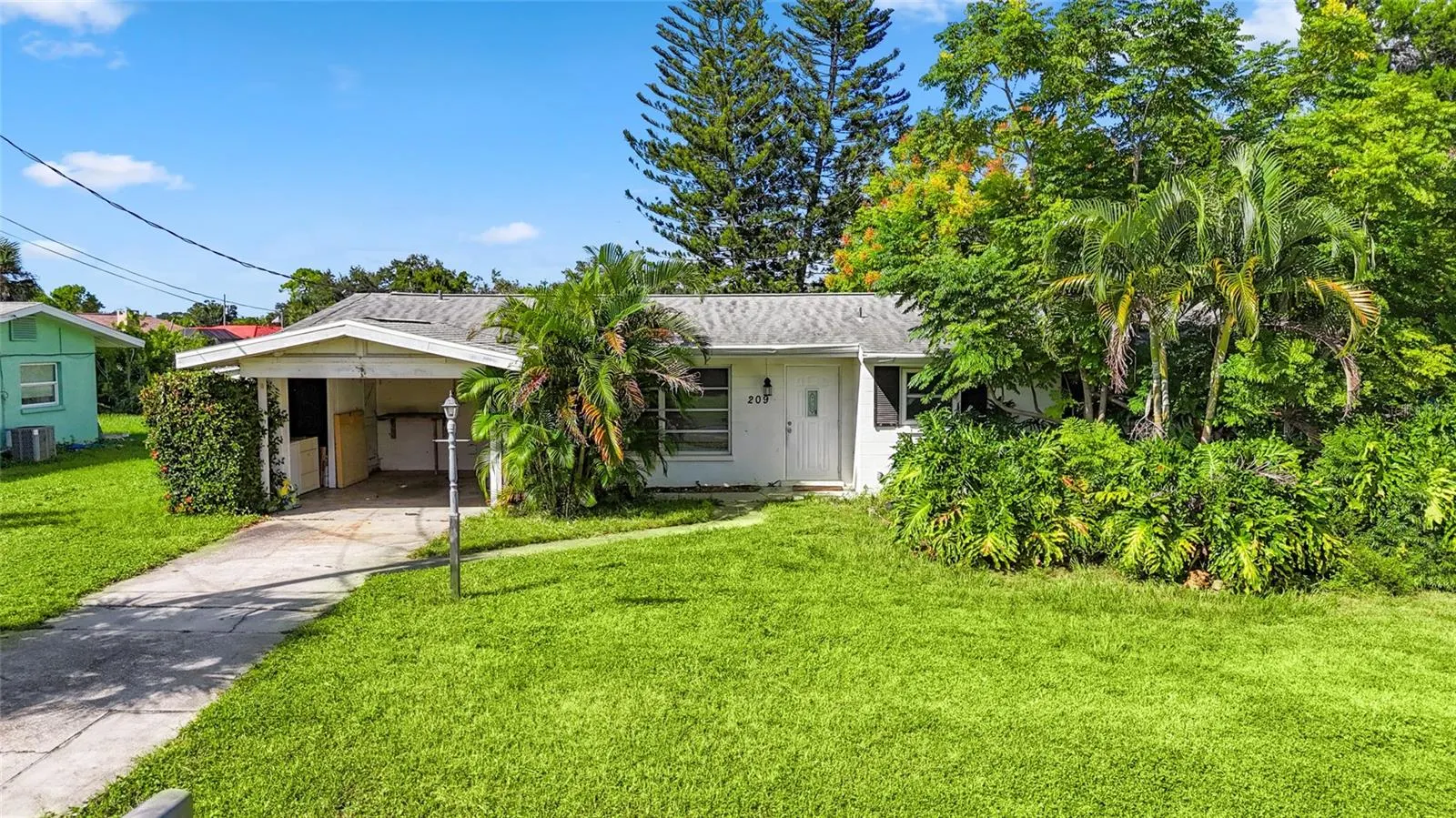 209 LAKE SHORE DR