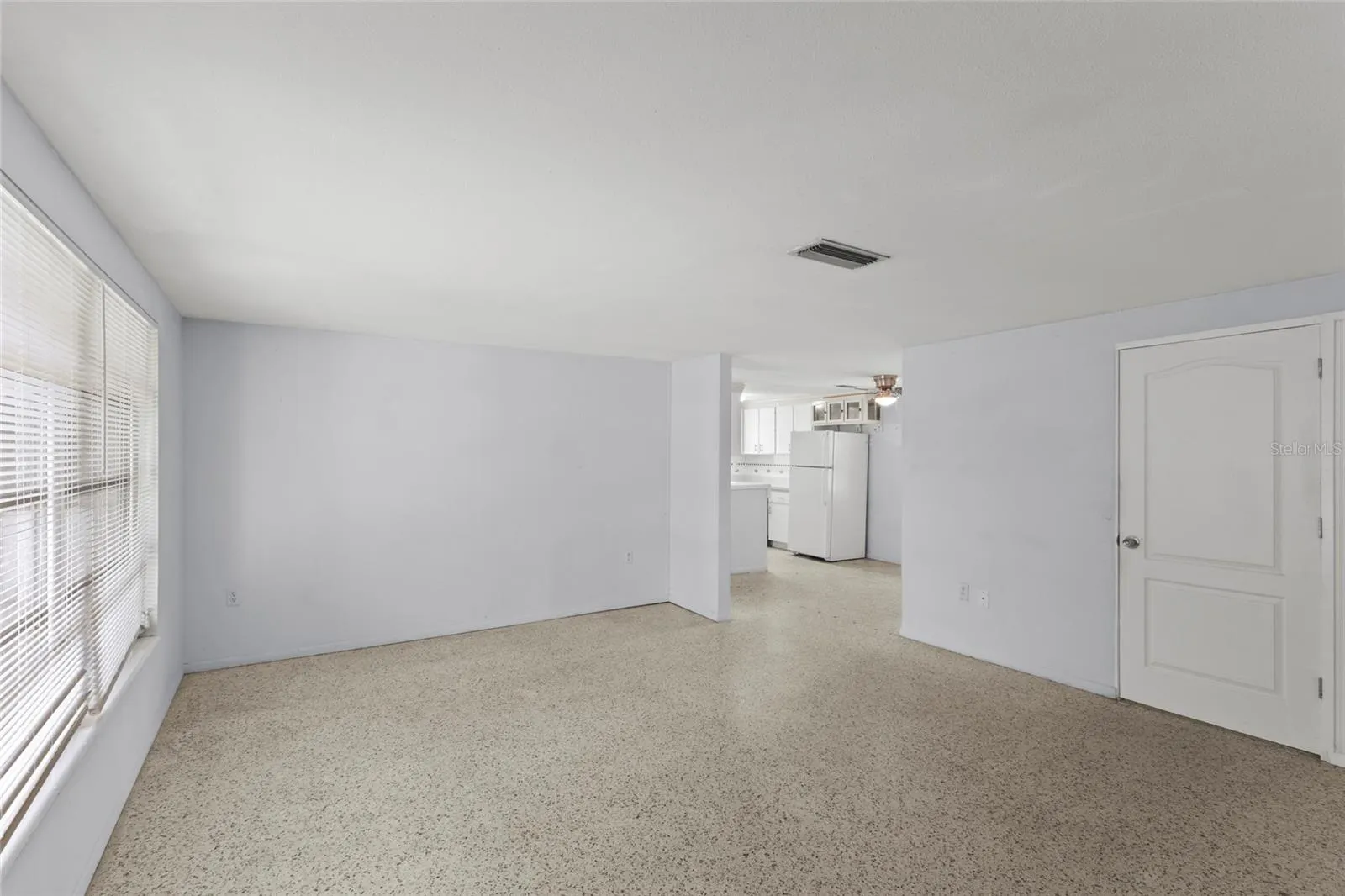 209 LAKE SHORE DR