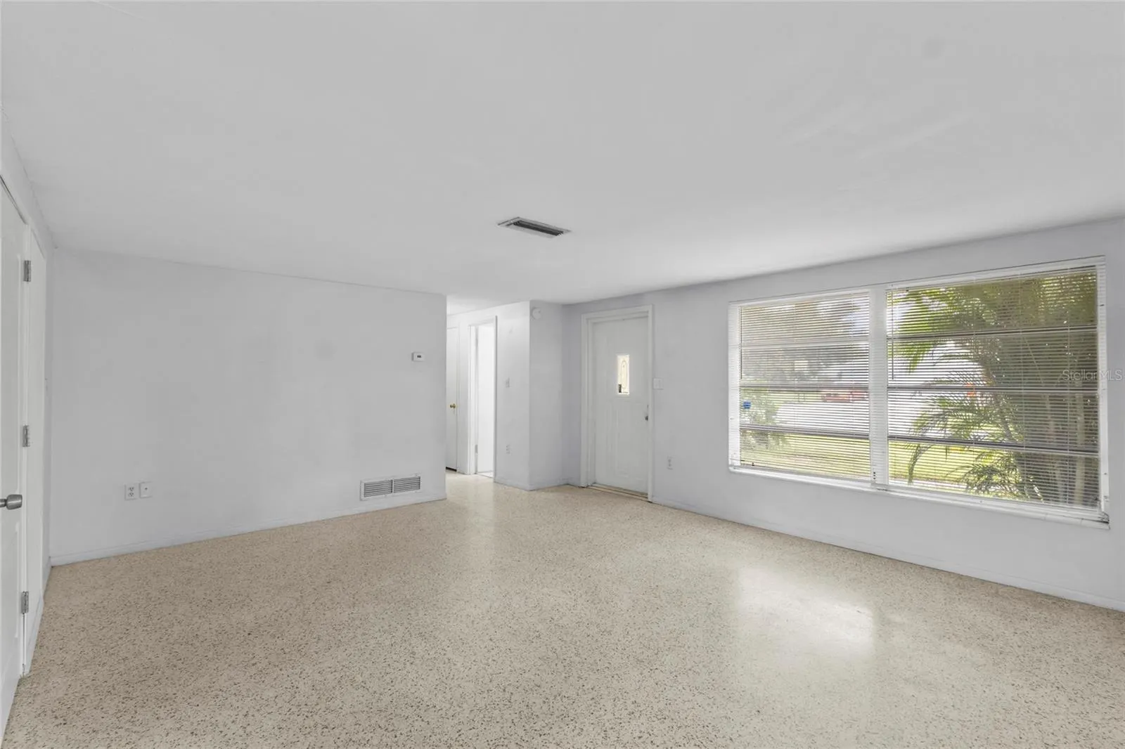 209 LAKE SHORE DR