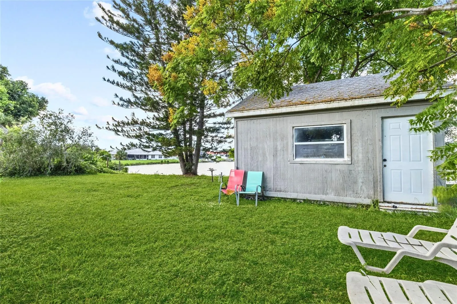 209 LAKE SHORE DR