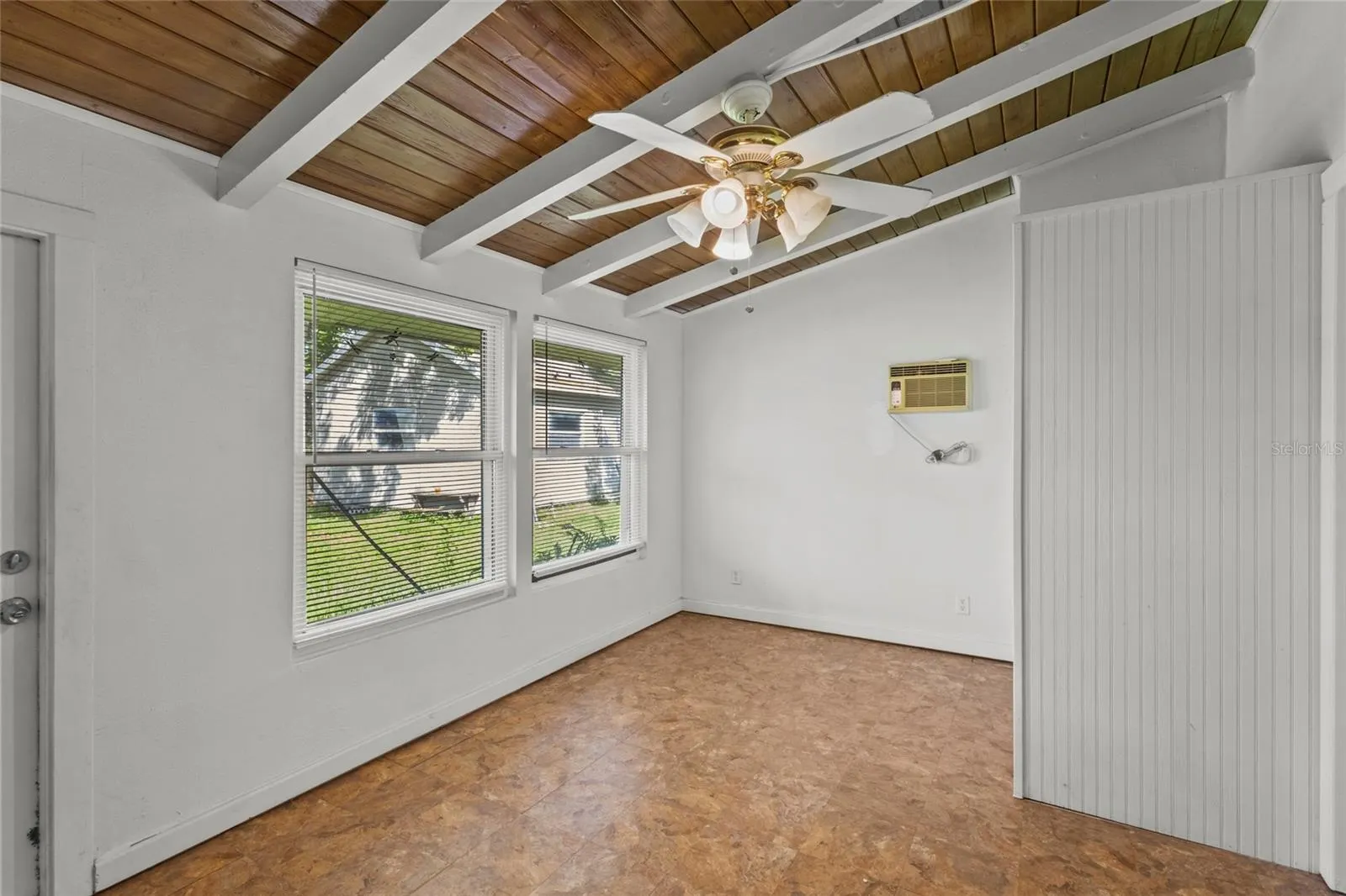 209 LAKE SHORE DR