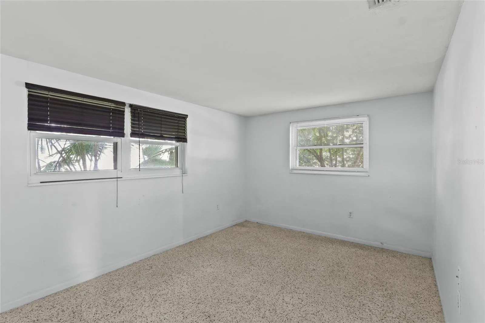 209 LAKE SHORE DR