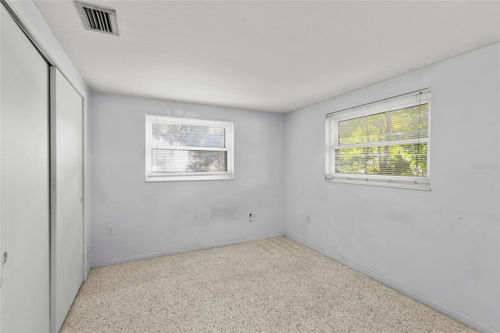 209 LAKE SHORE DR