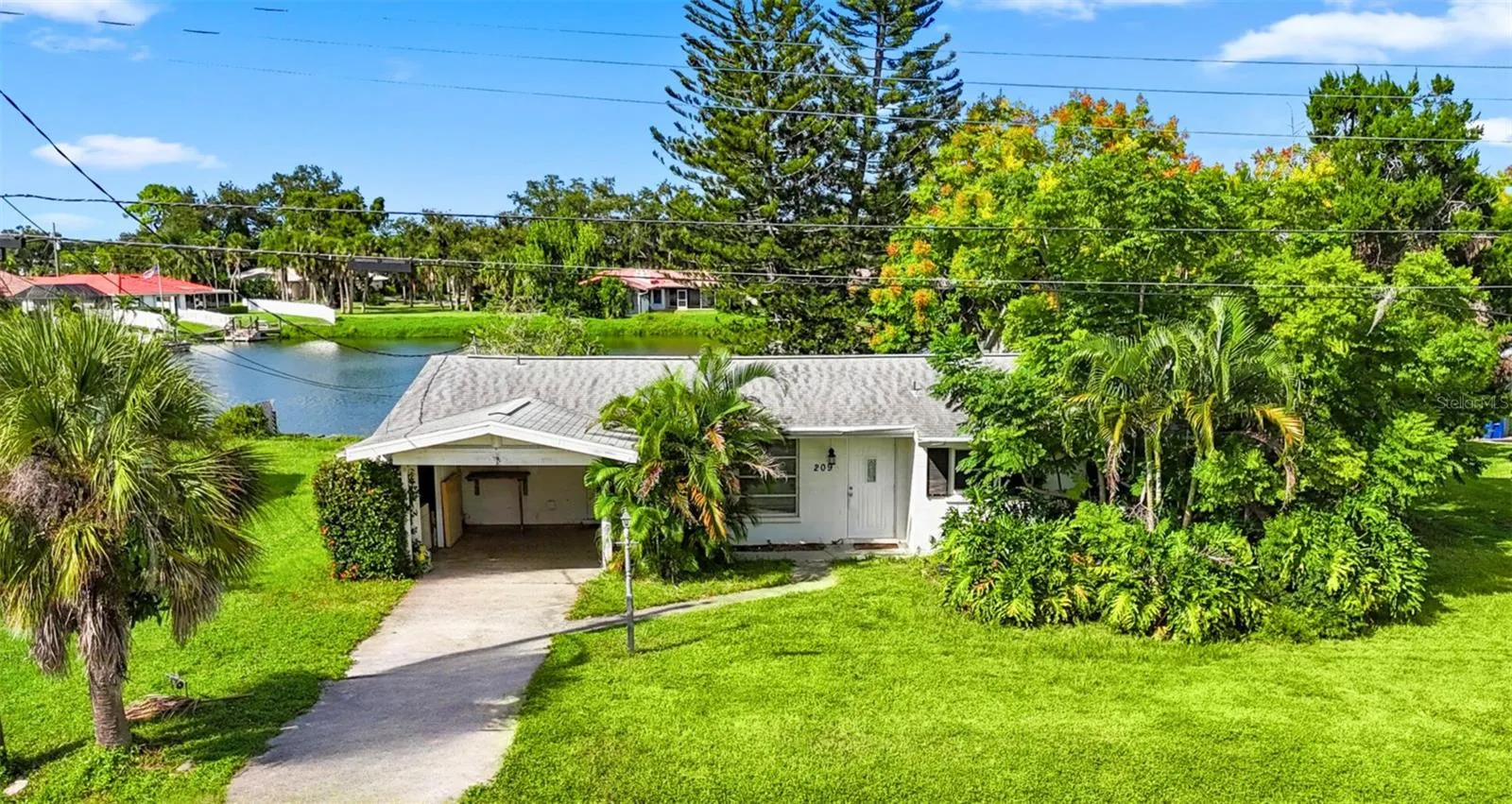 209 LAKE SHORE DR