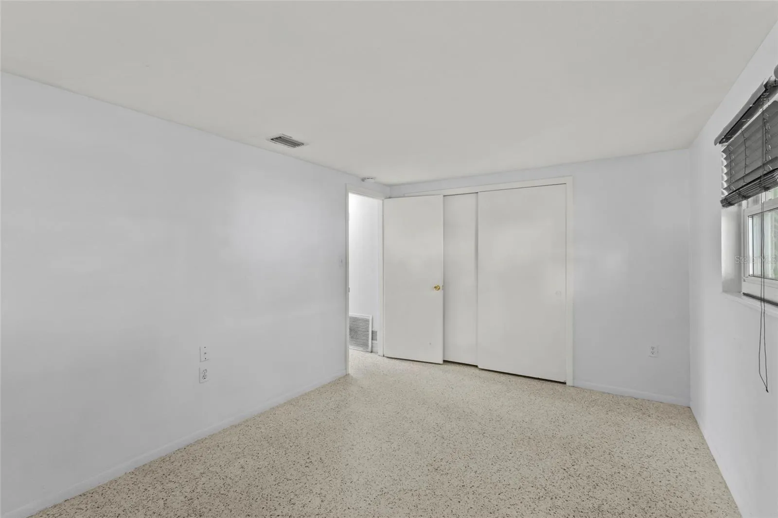 209 LAKE SHORE DR