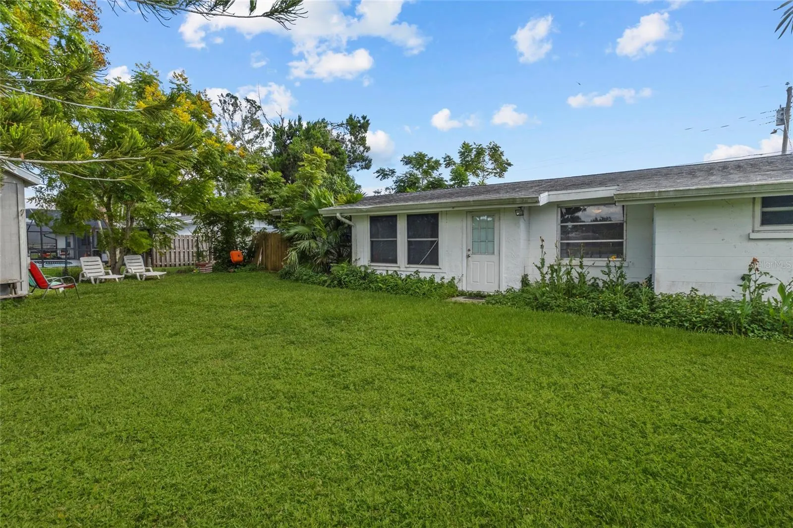 209 LAKE SHORE DR