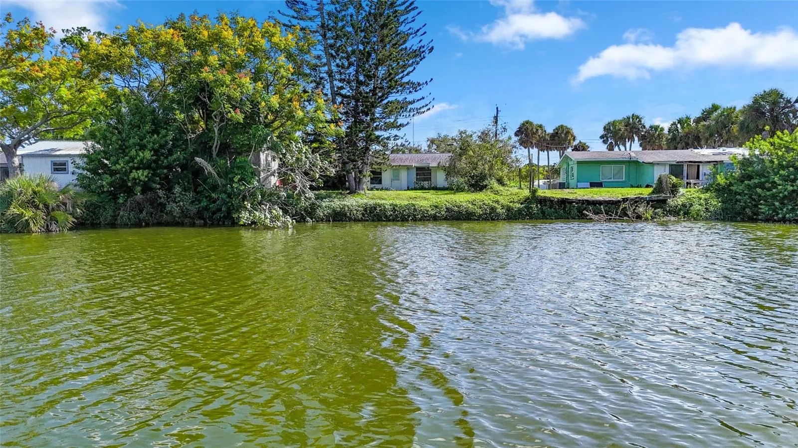 209 LAKE SHORE DR