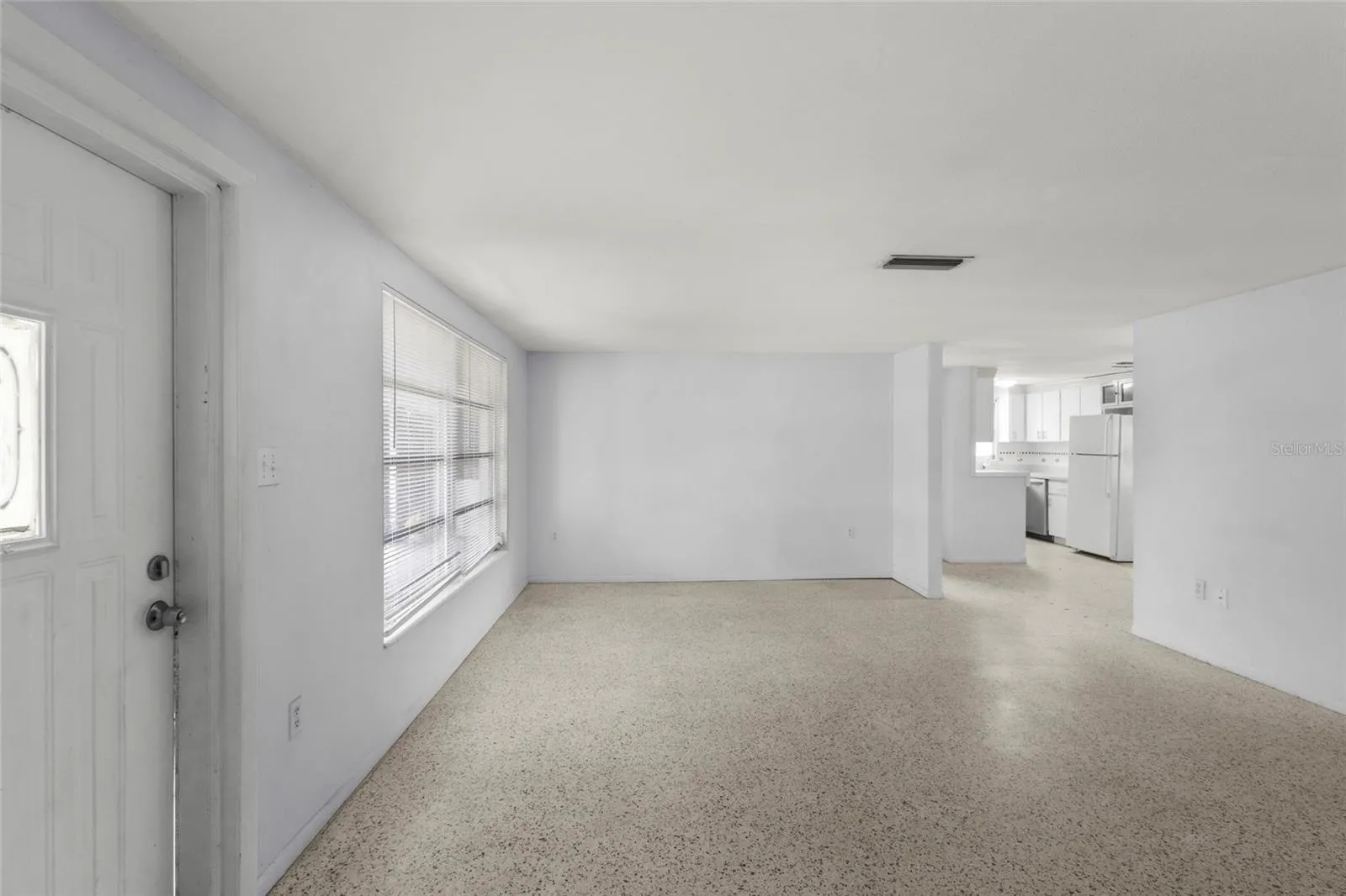 209 LAKE SHORE DR