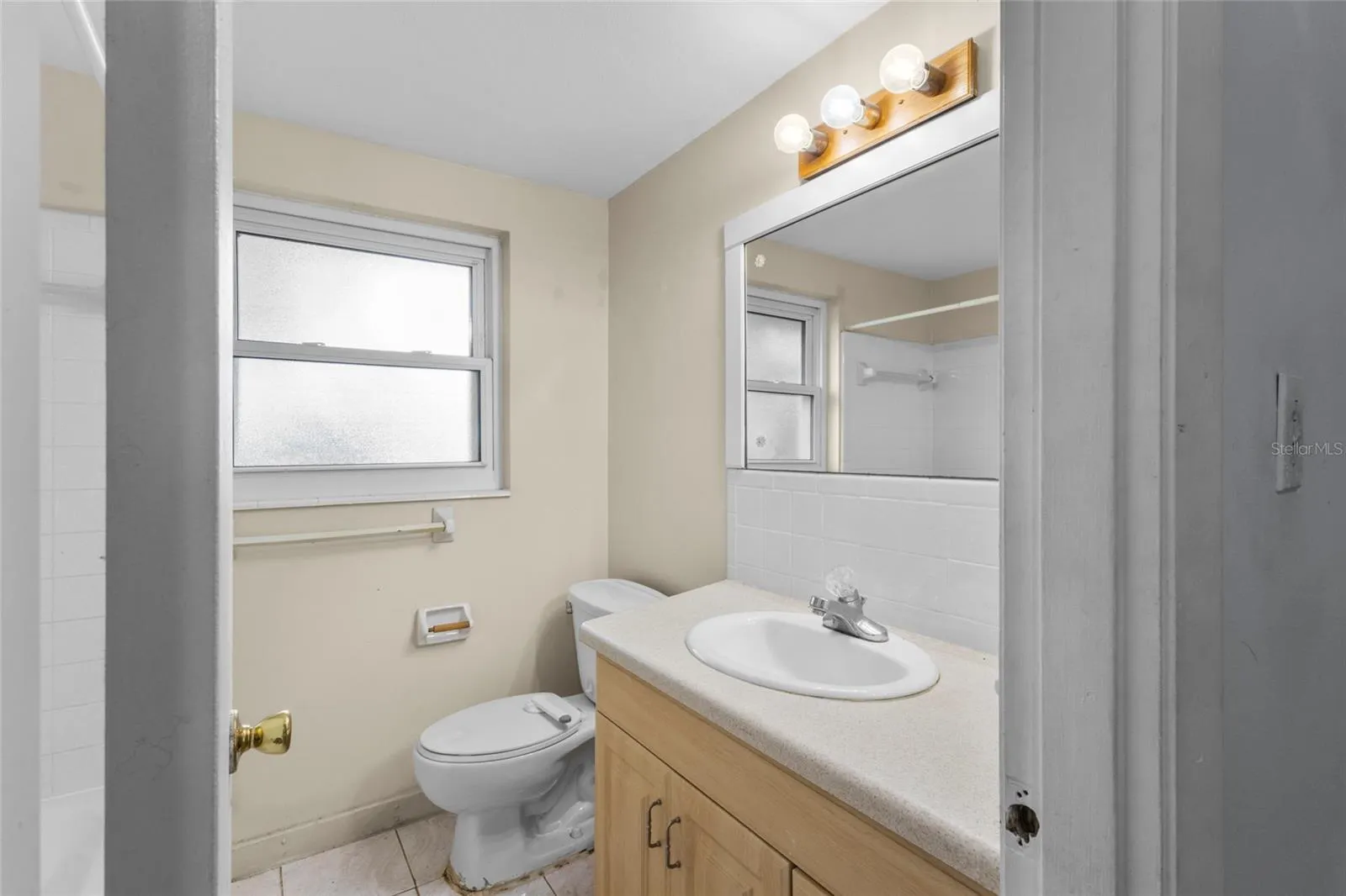 209 LAKE SHORE DR