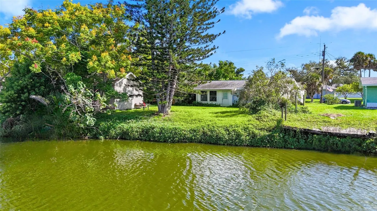 209 LAKE SHORE DR