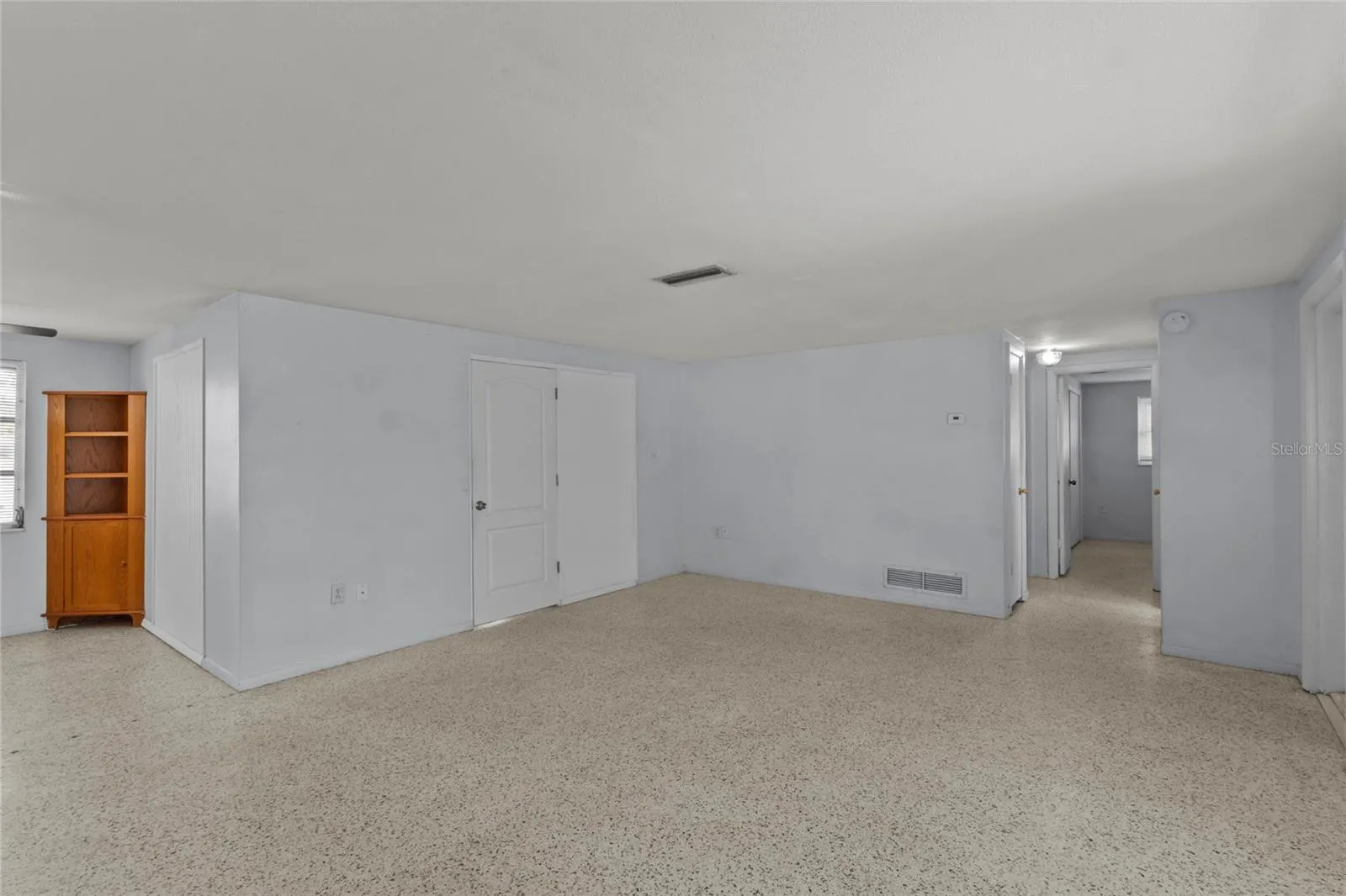 209 LAKE SHORE DR