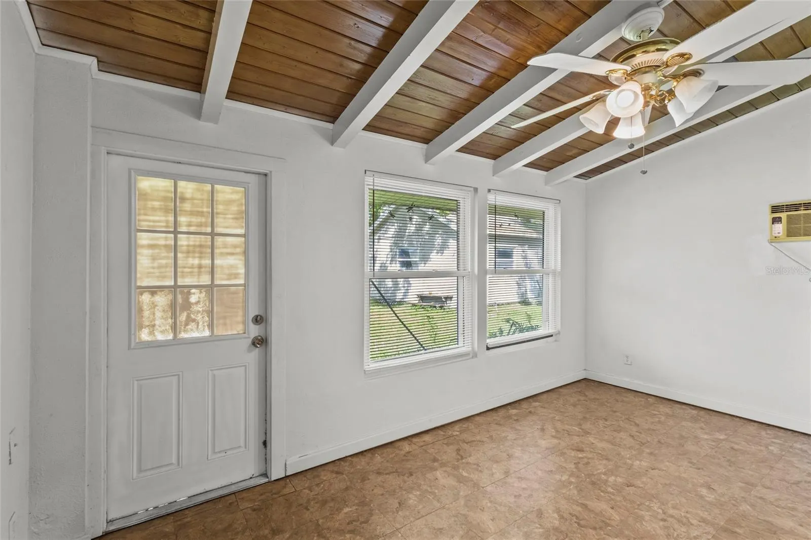 209 LAKE SHORE DR