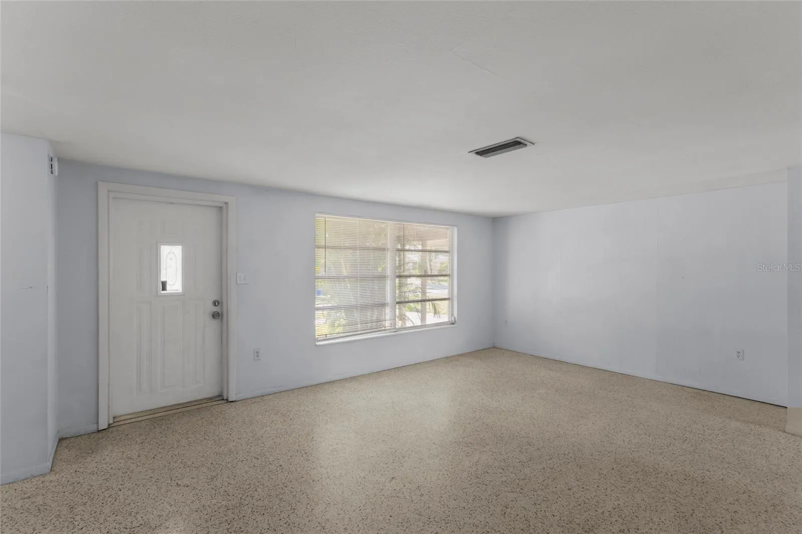 209 LAKE SHORE DR