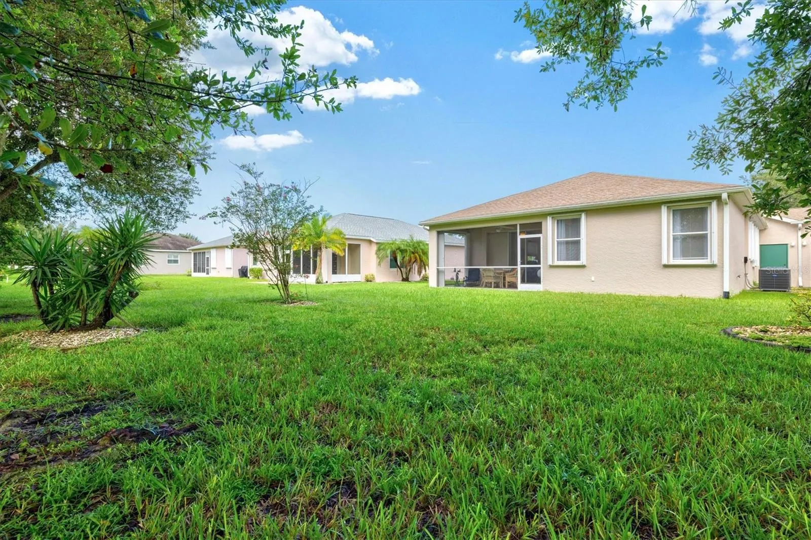 1434 HEDGEWOOD CIR