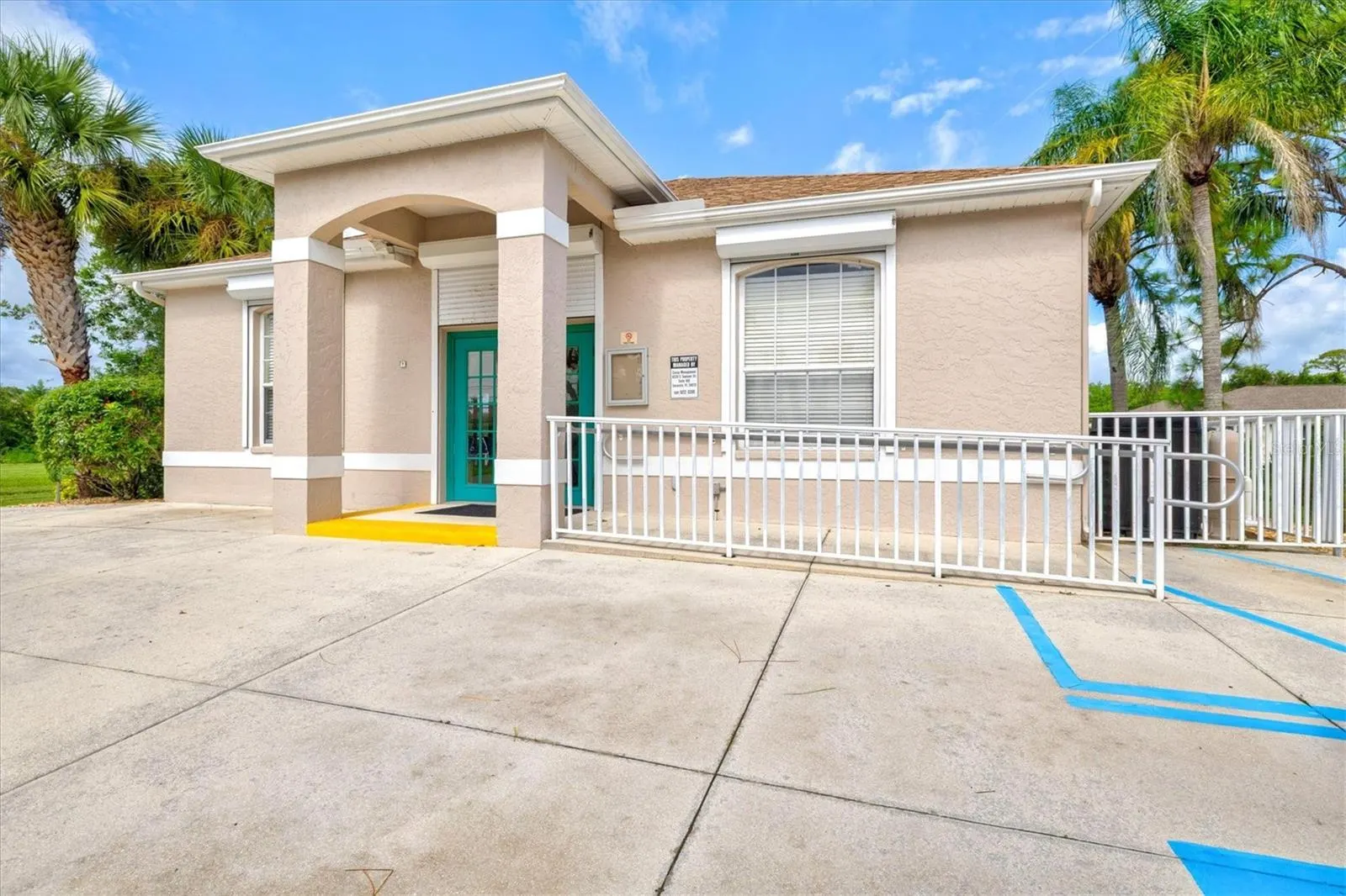 1434 HEDGEWOOD CIR
