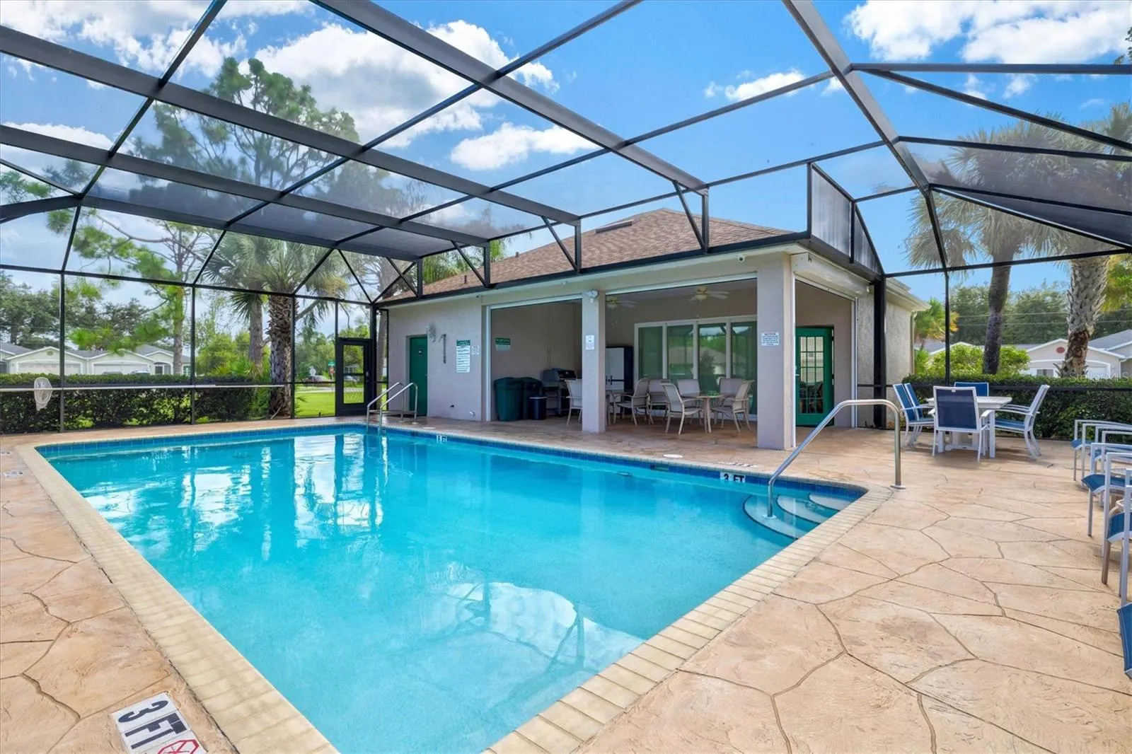 1434 HEDGEWOOD CIR