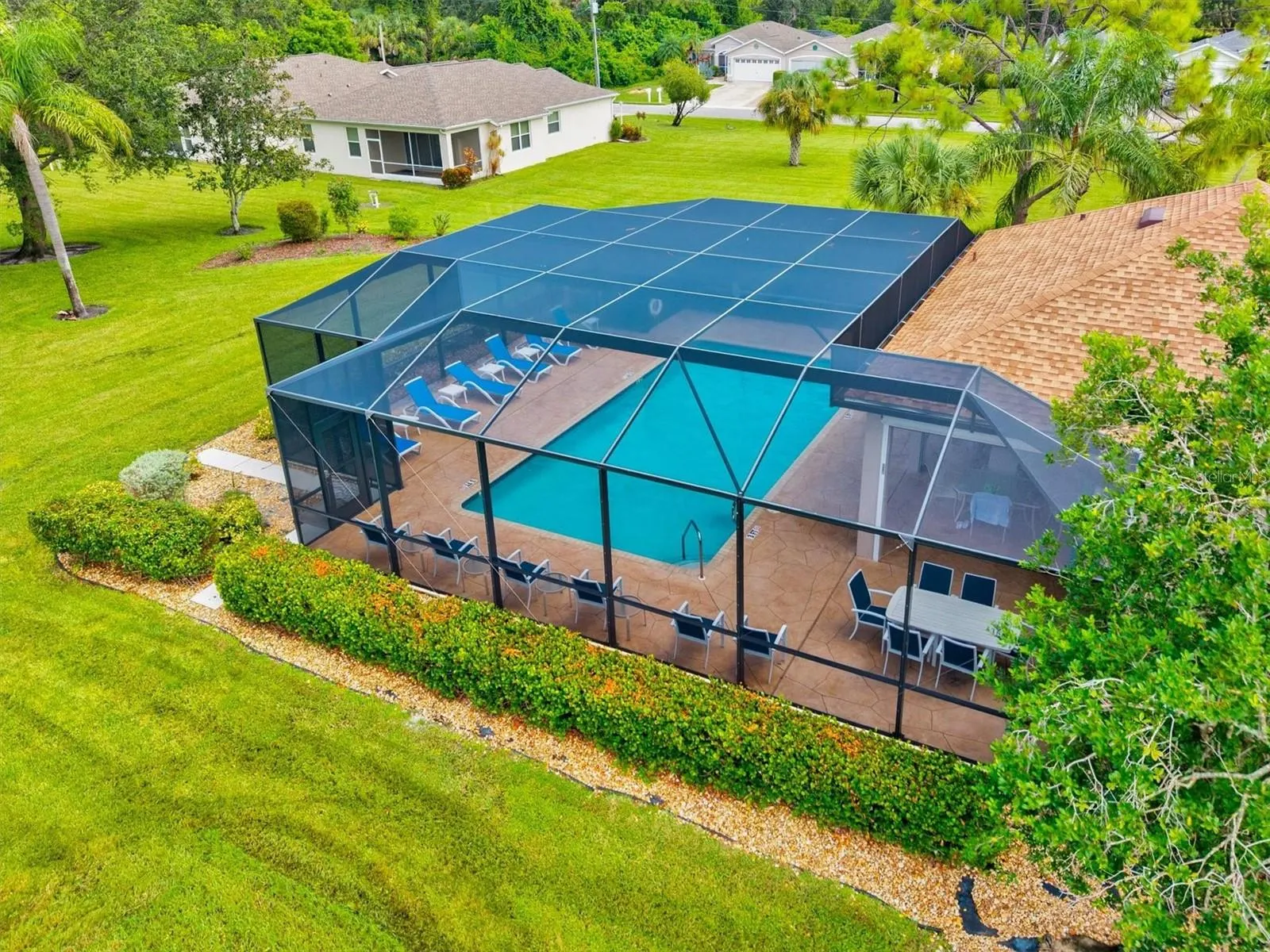 1434 HEDGEWOOD CIR