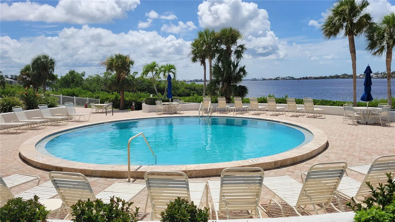 1626 STICKNEY POINT RD #102, #102